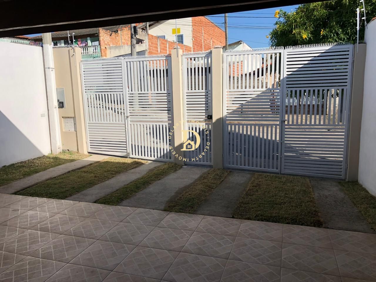 Casa à venda com 3 quartos, 100m² - Foto 1