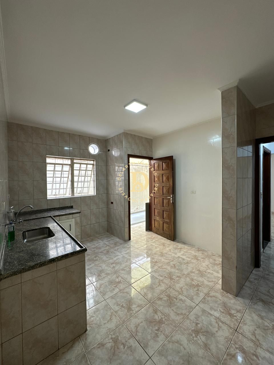 Sobrado à venda com 4 quartos, 241m² - Foto 2