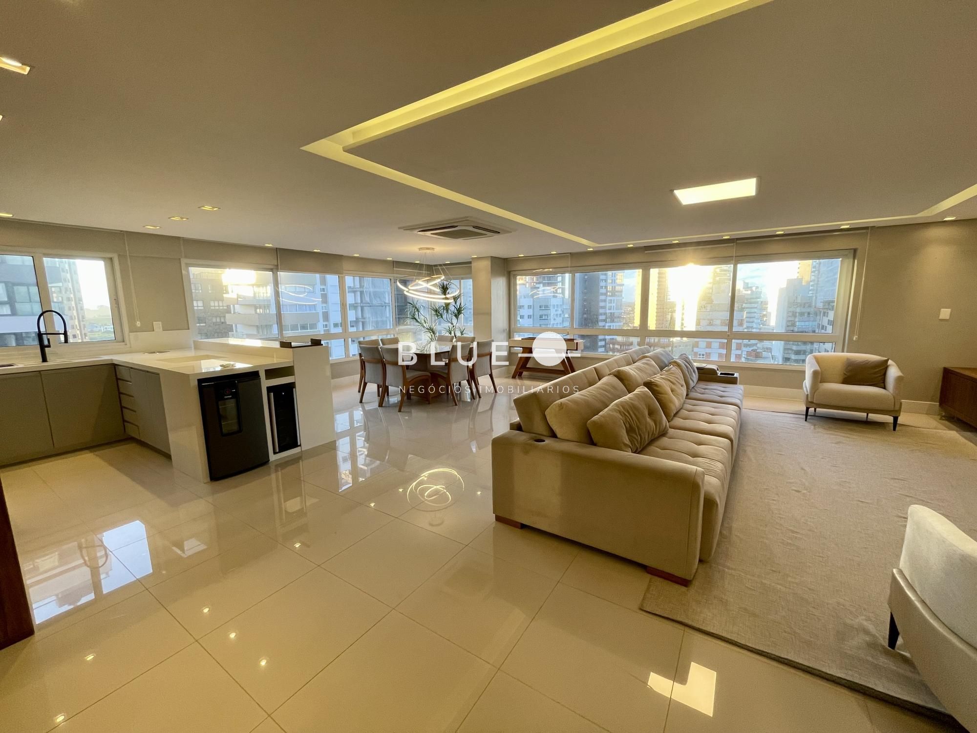 Apartamento com 4 Dormitórios à venda, 216 m² por R$ 2.800.000,00 Apartamento com 4 Dormitórios à venda, 216 m² por R$ 2.800.000,00