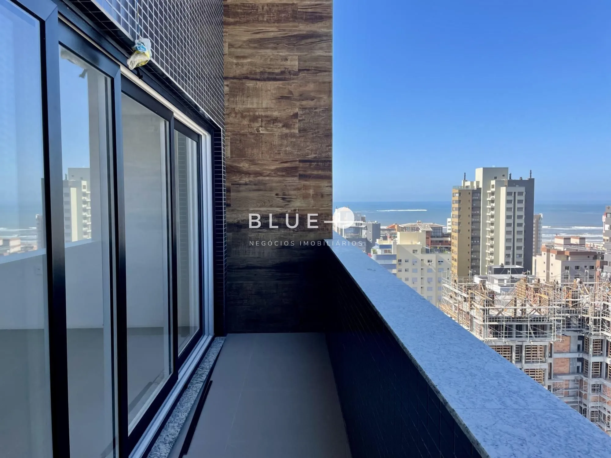 Apartamento com 02 suítes na Praia Grande em Torres RS