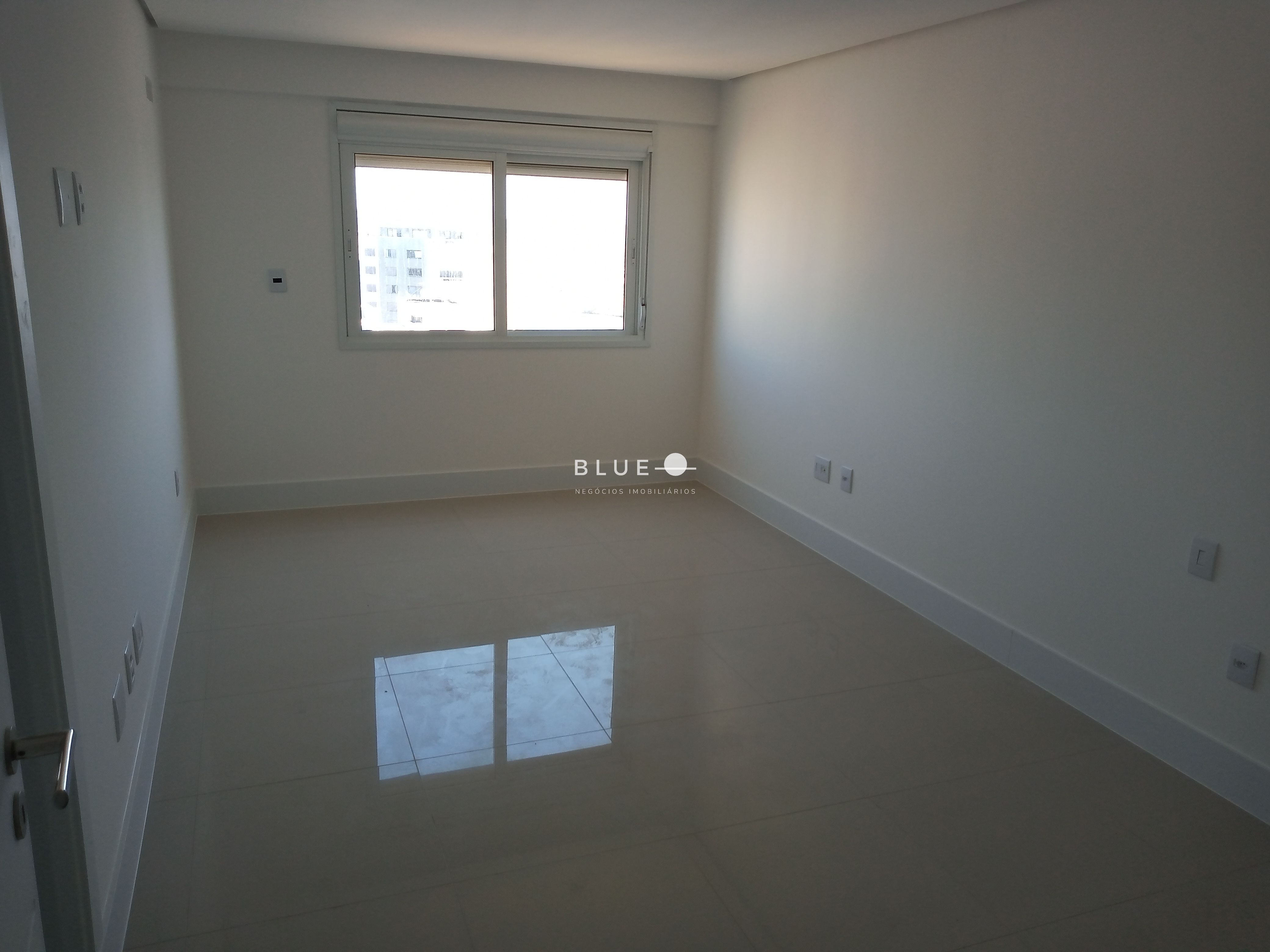 Apartamento à venda com 4 quartos, 216m² - Foto 12