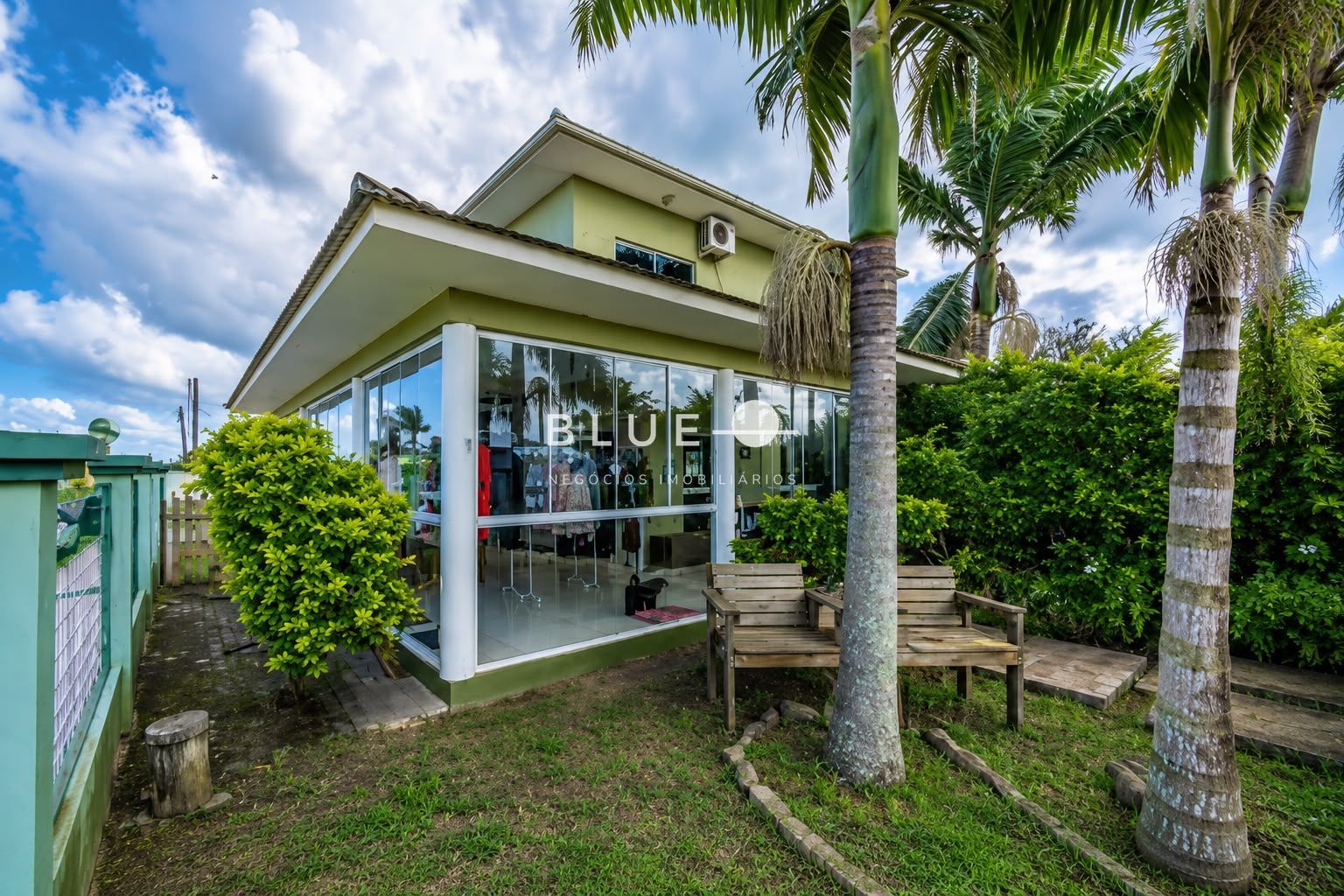 Casa, 4 quartos, 240 m² - Foto 1