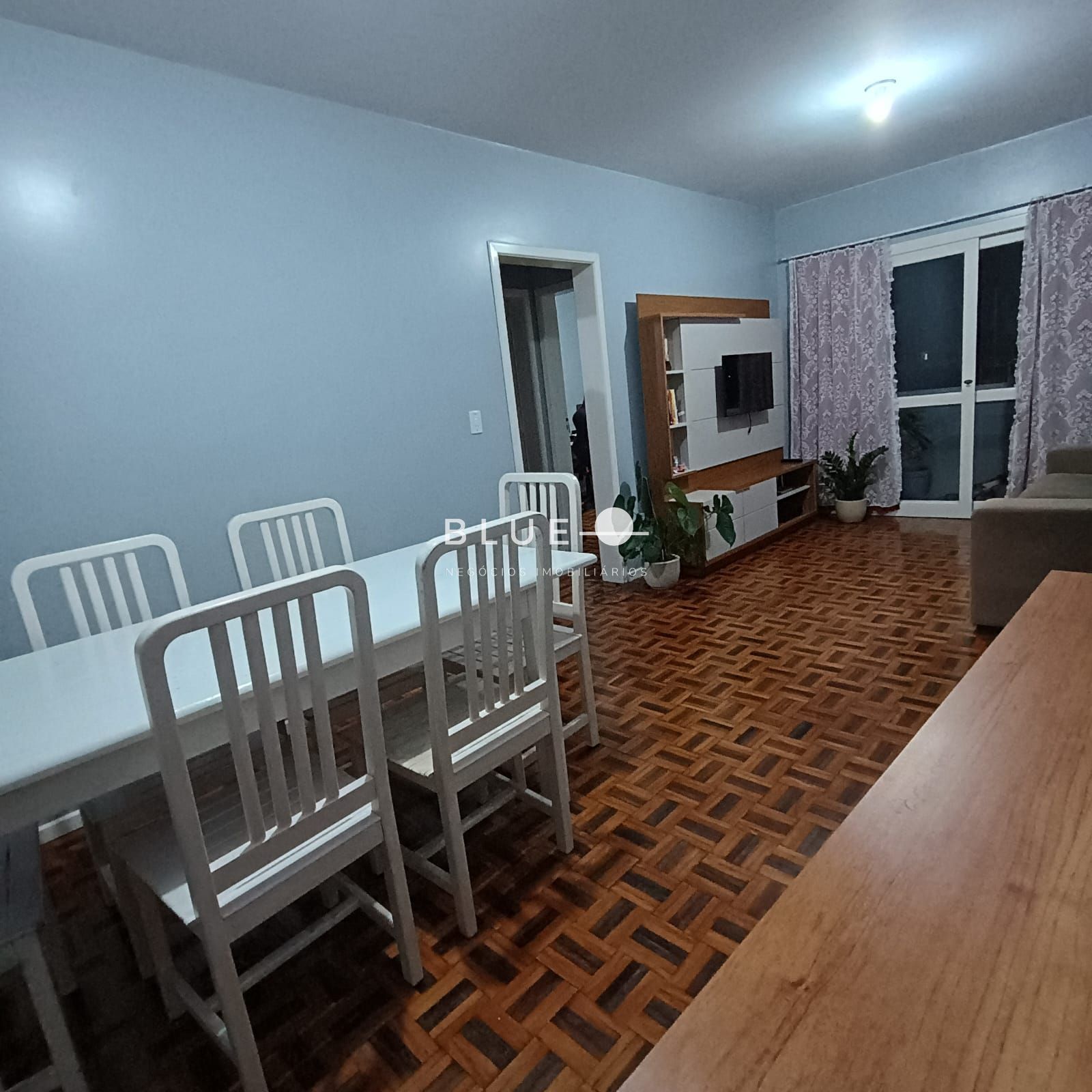 Apartamento com 02 dormitórios no Centro de Torres RS