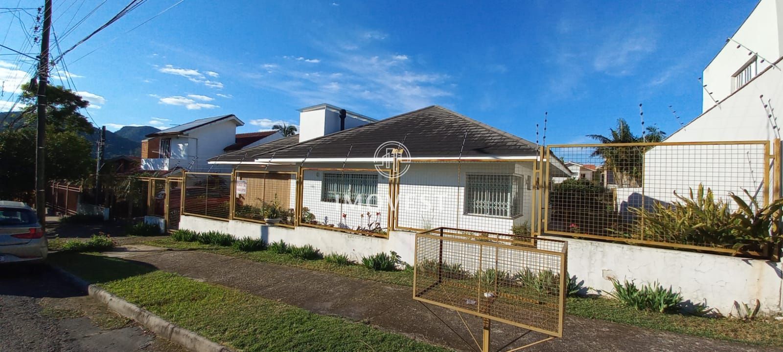 Casa à venda com 3 quartos, 216m² - Foto 2
