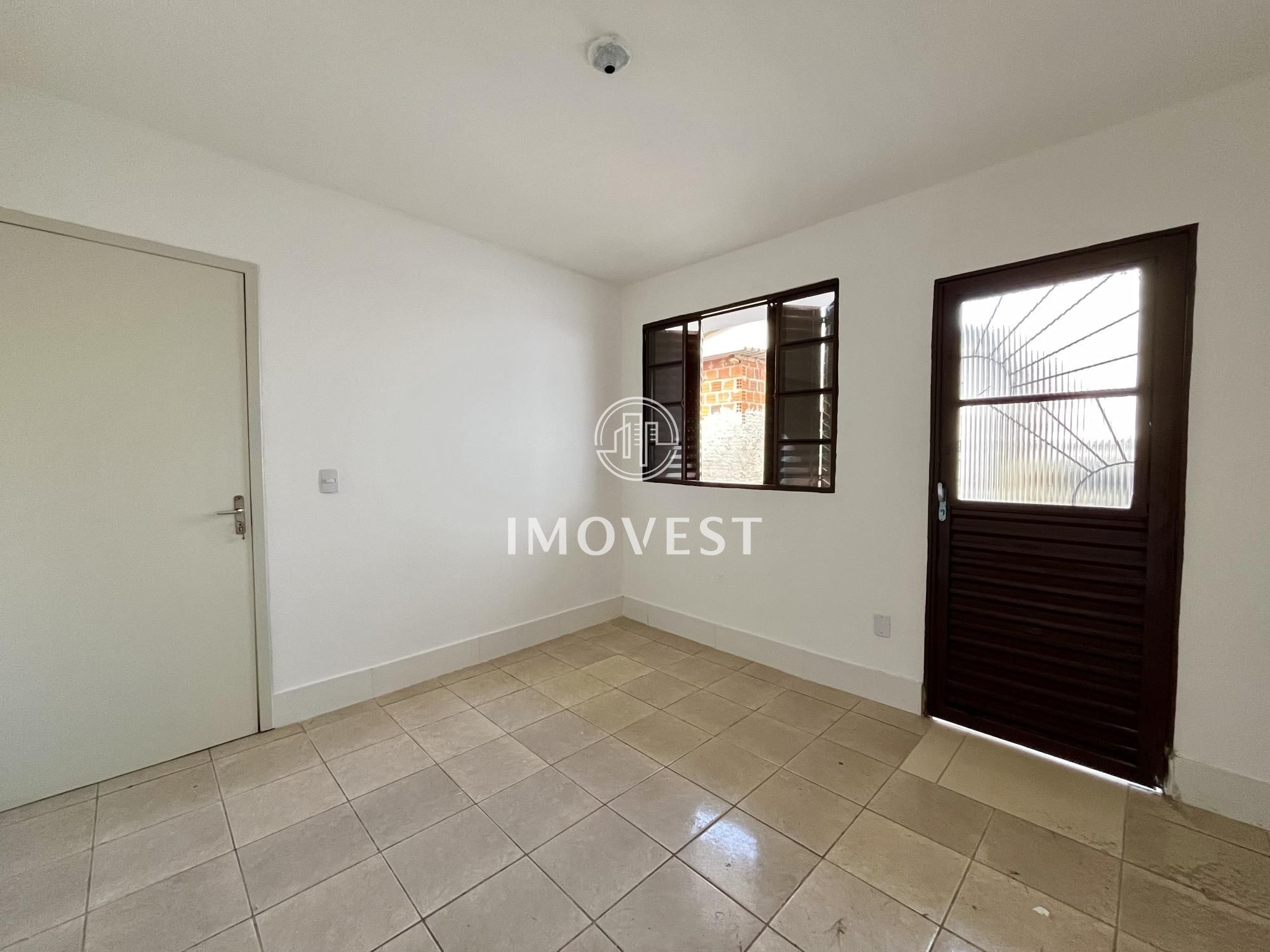 Casa para alugar com 3 quartos, 60m² - Foto 1