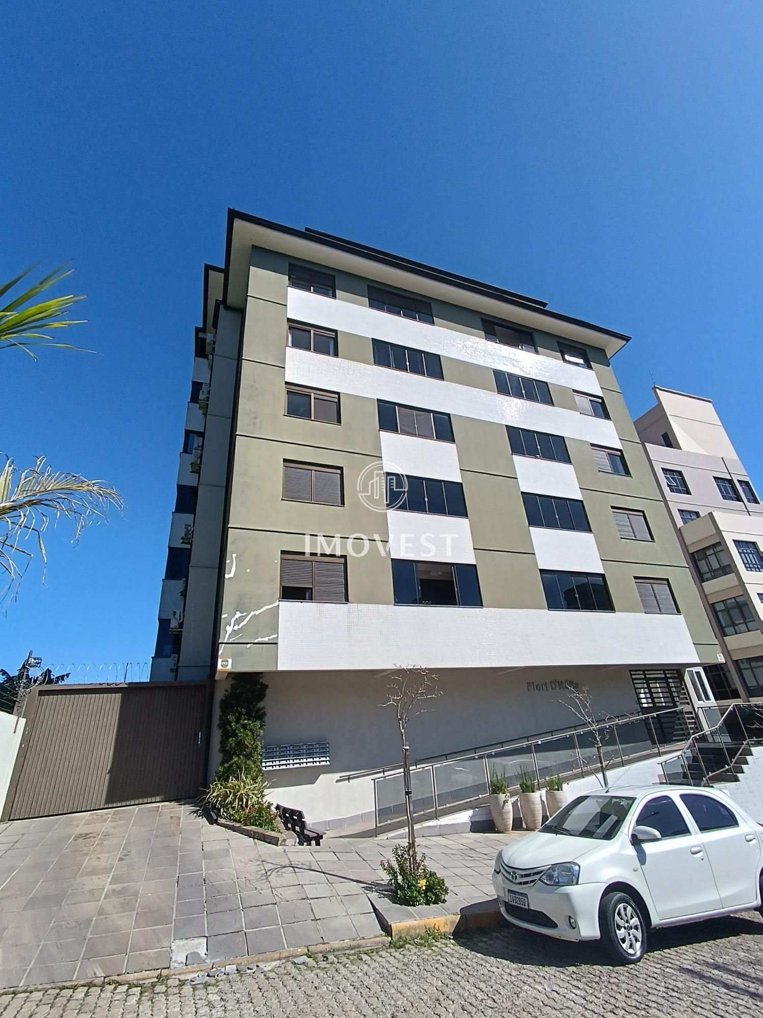 Apartamento à venda com 3 quartos, 132m² - Foto 1