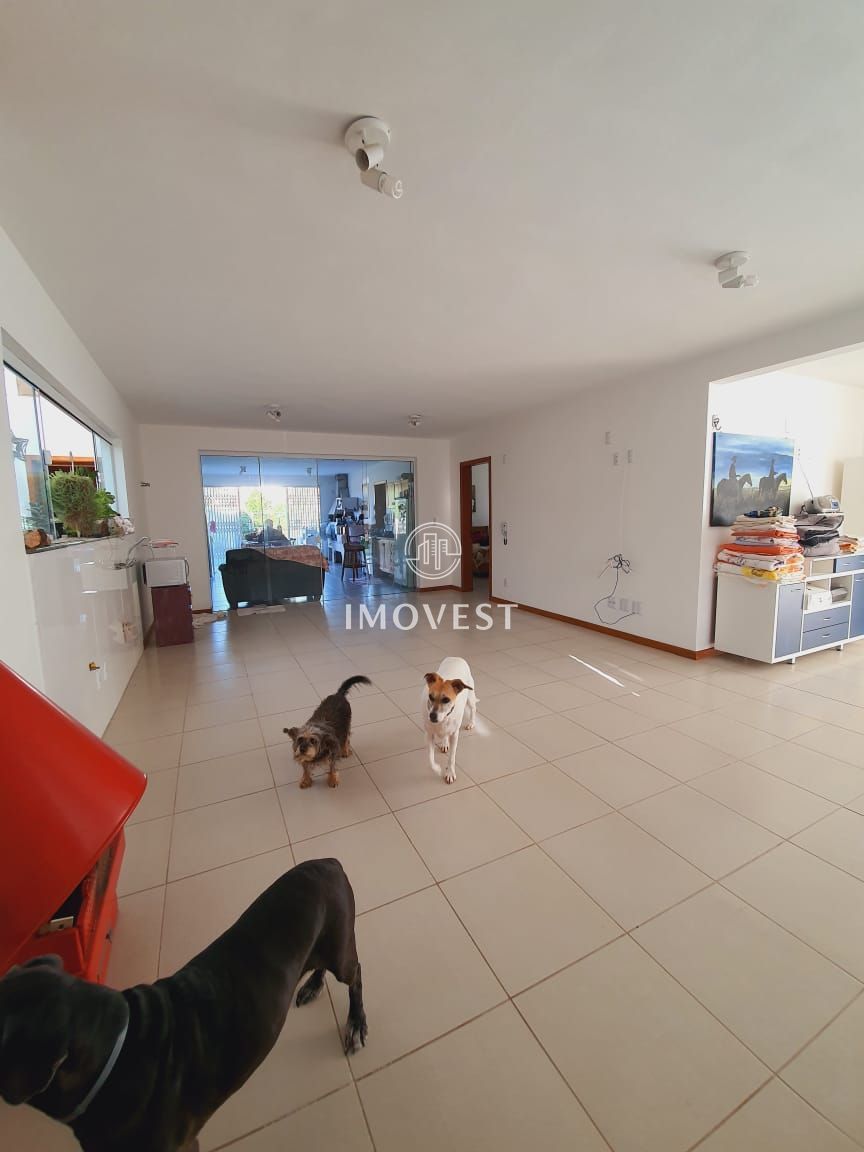 Casa à venda com 3 quartos, 216m² - Foto 5