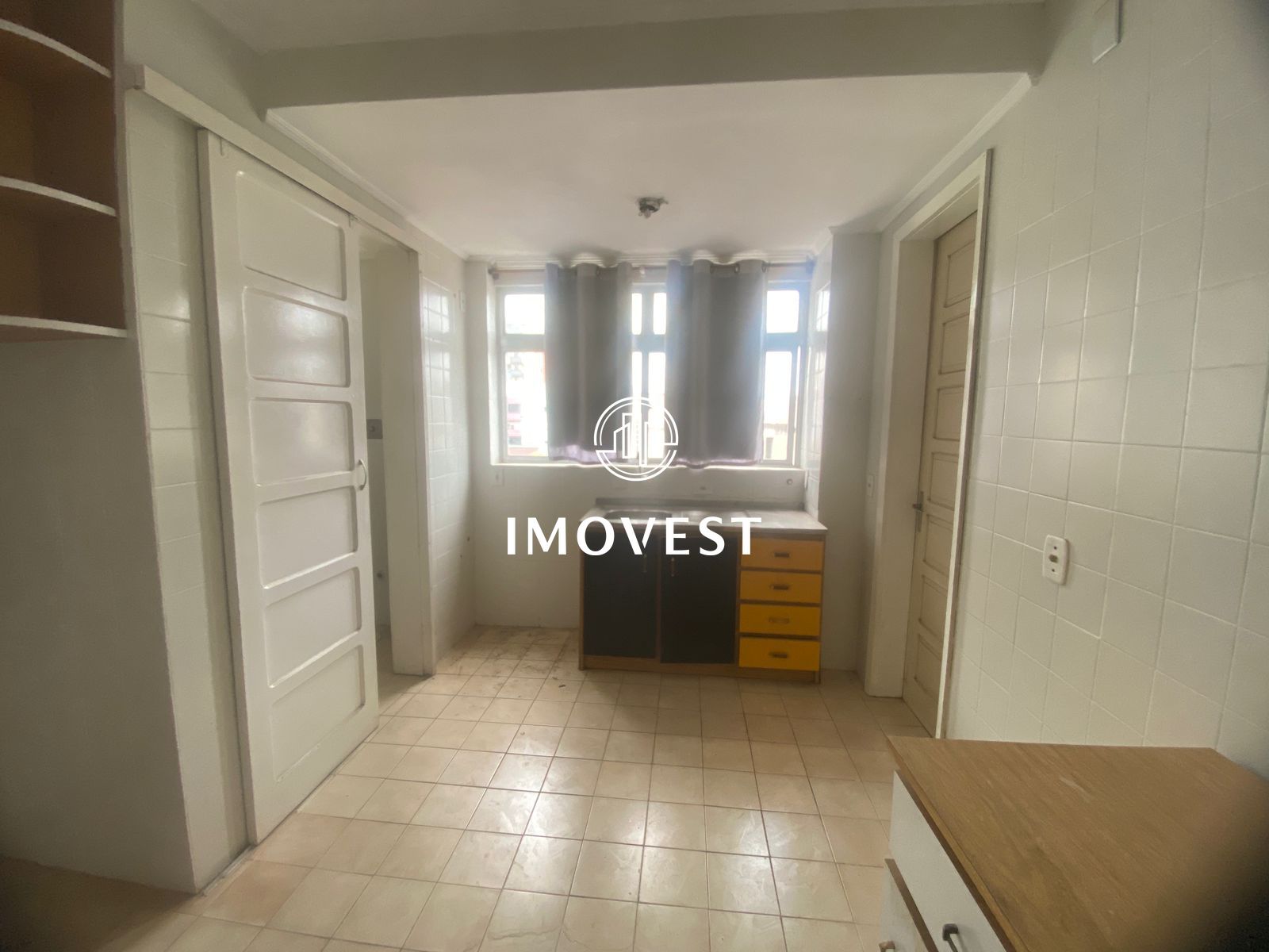 Apartamento com 3 Dormitórios para alugar, 100 m² por R$ 1.600,00 Apartamento com 3 Dormitórios para alugar, 100 m² por R$ 1.600,00