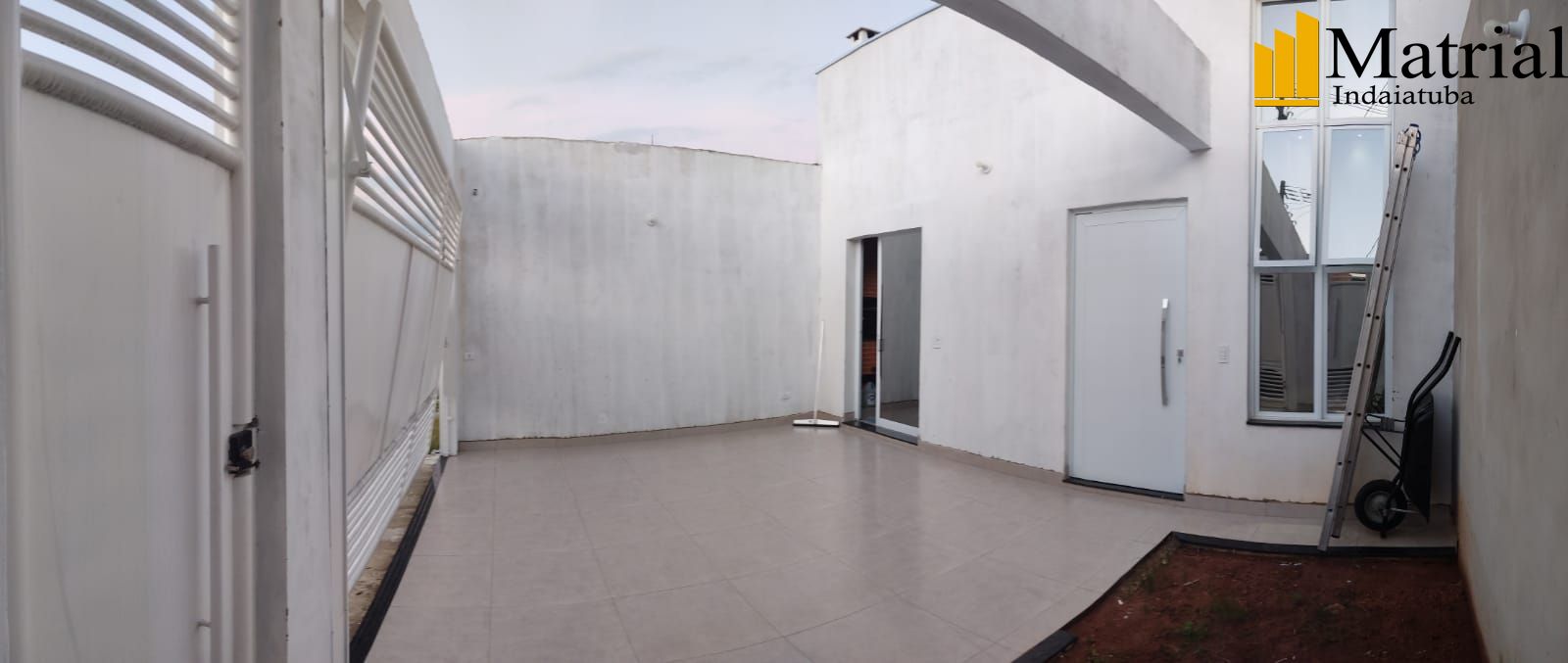 Casa à venda com 3 quartos, 118m² - Foto 1