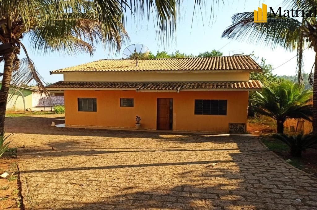 Chácara à venda com 3 quartos, 230m² - Foto 1