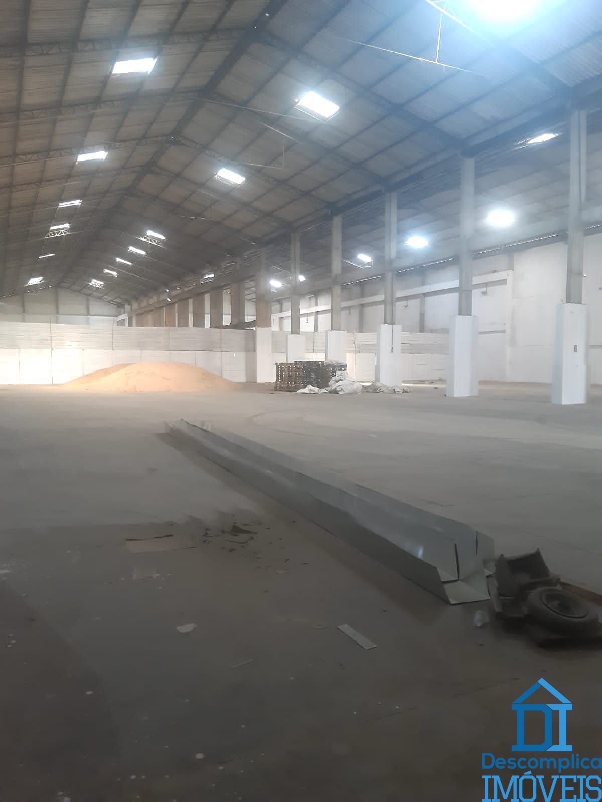 Depósito-Galpão-Armazém para alugar com 2 quartos, 2200m² - Foto 1