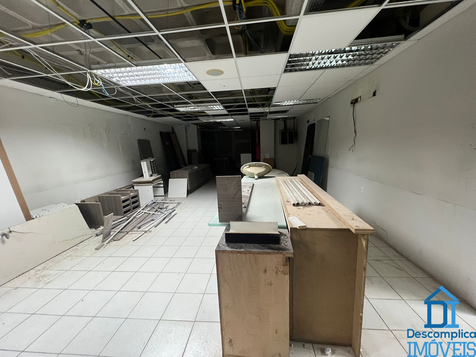 Conjunto Comercial-Sala para alugar com 3 quartos, 170m² - Foto 12