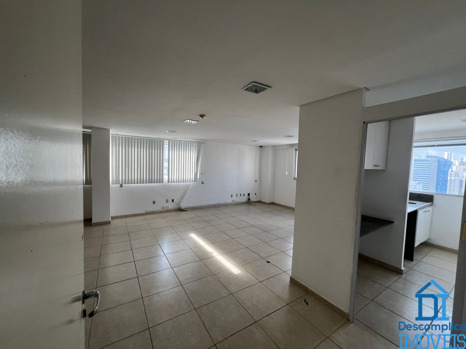 Conjunto Comercial-Sala para alugar com 3 quartos, 135m² - Foto 3