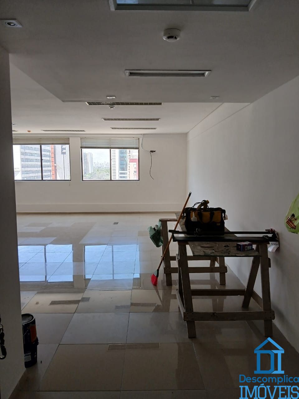 Conjunto Comercial-Sala para alugar com 2 quartos, 74m² - Foto 1