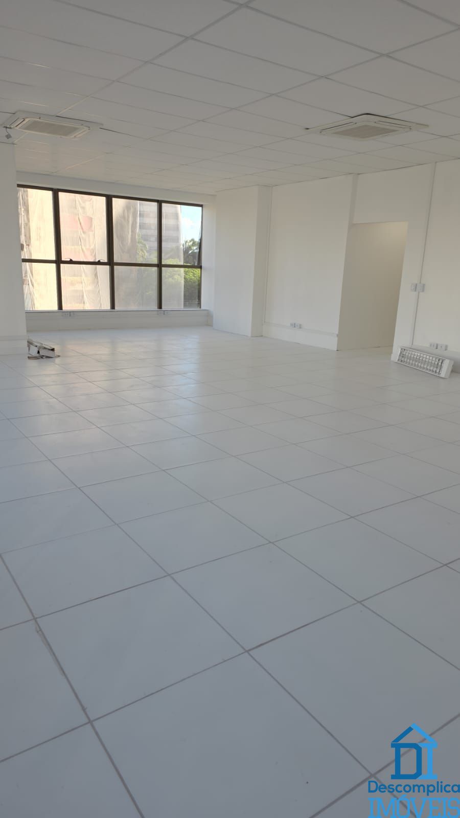 Conjunto Comercial-Sala para alugar com 1 quarto, 118m² - Foto 1