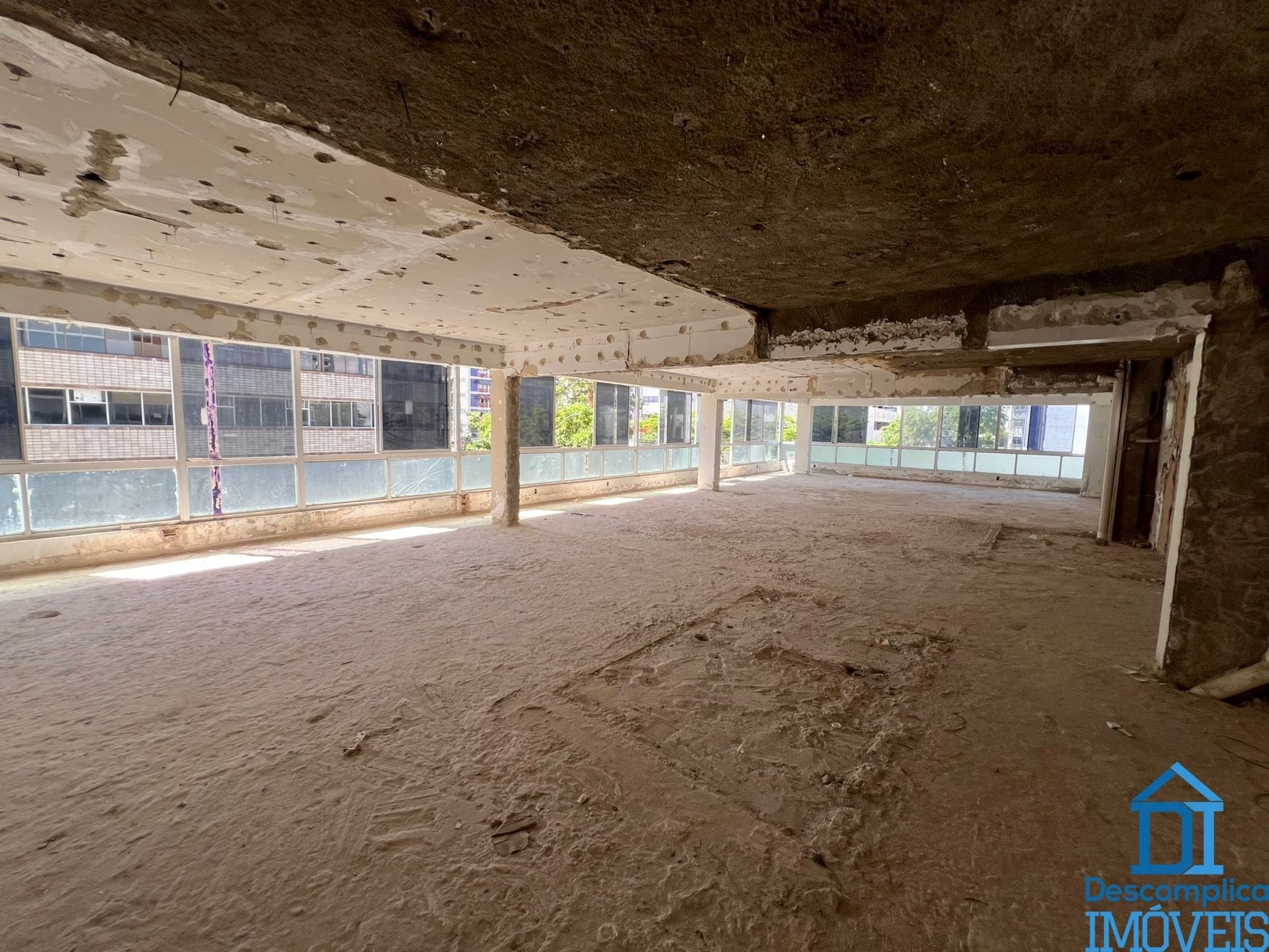 Conjunto Comercial-Sala para alugar com 1 quarto, 210m² - Foto 1