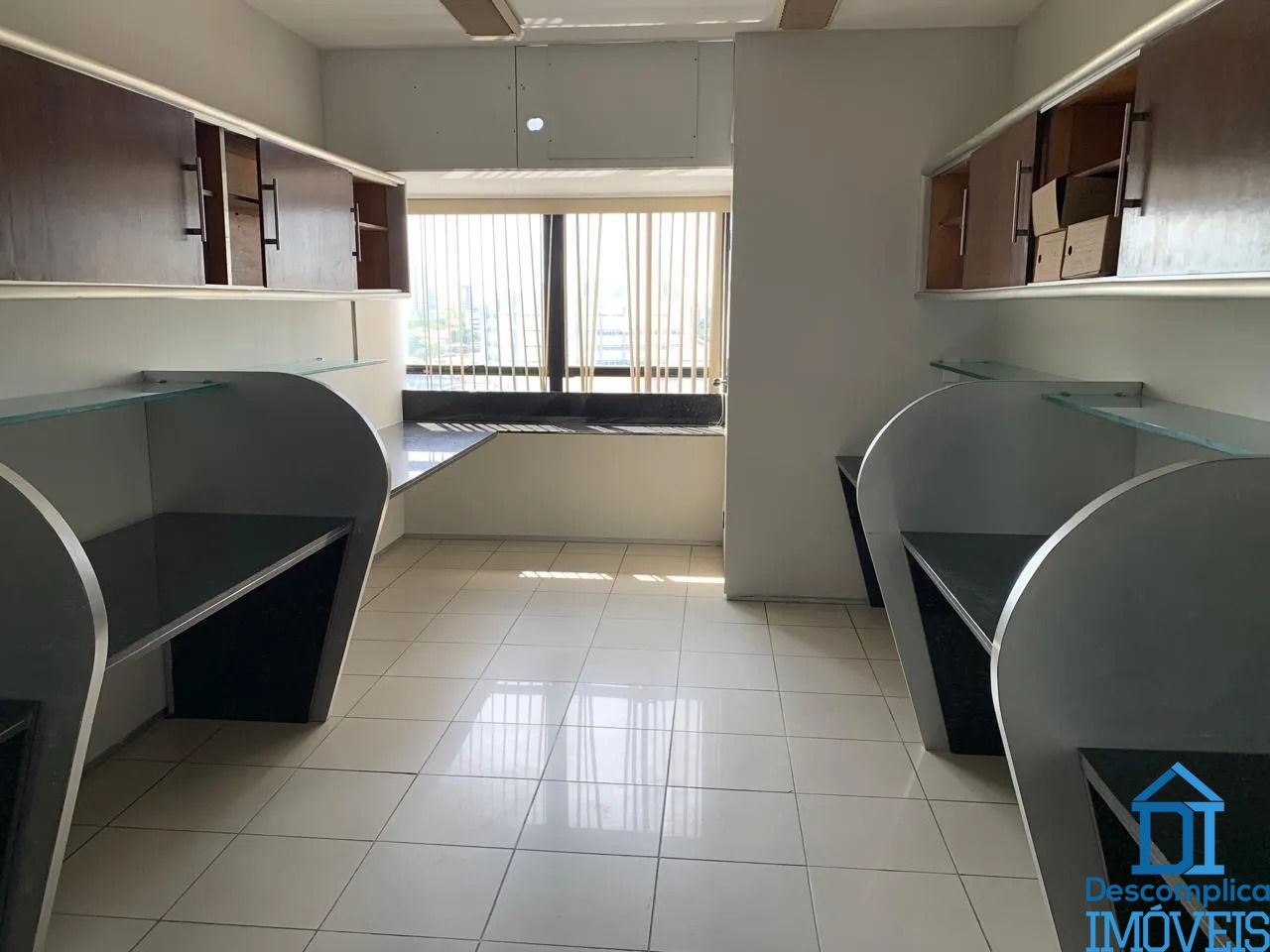 Conjunto Comercial-Sala para alugar com 5 quartos, 240m² - Foto 17