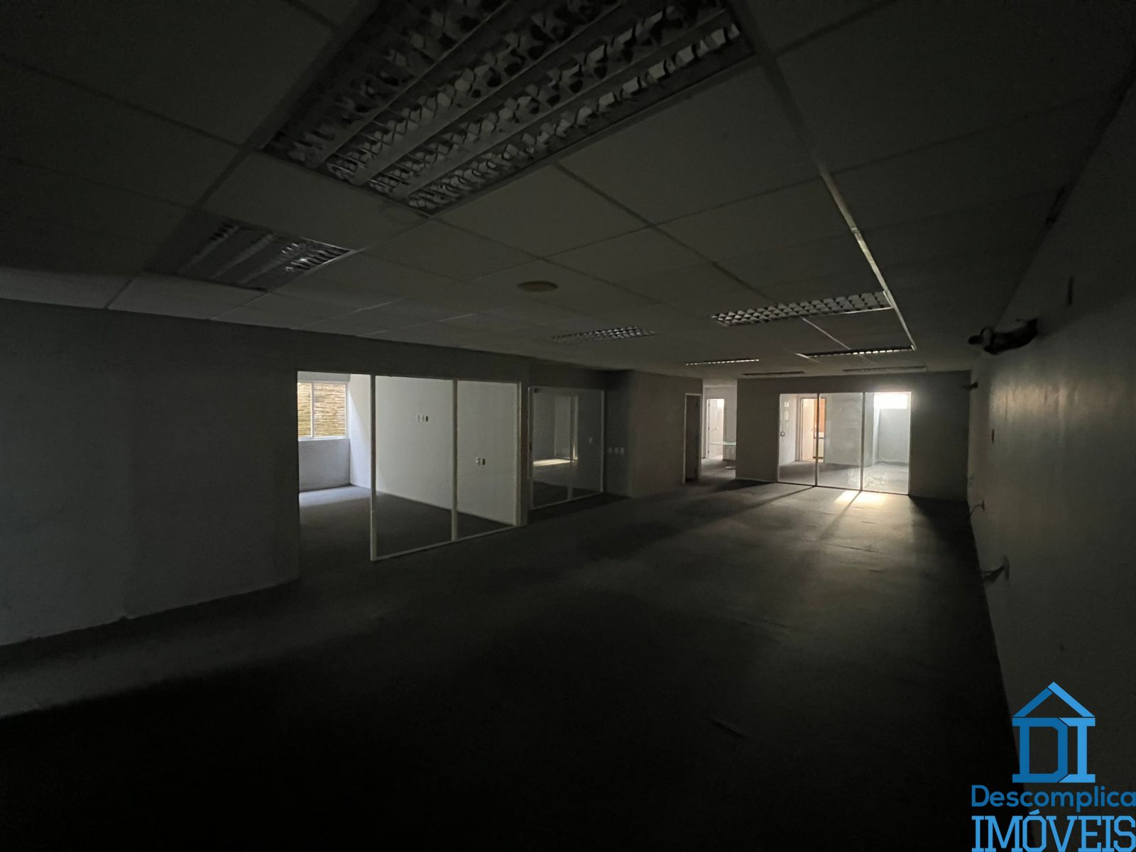 Conjunto Comercial-Sala para alugar com 3 quartos, 277m² - Foto 13