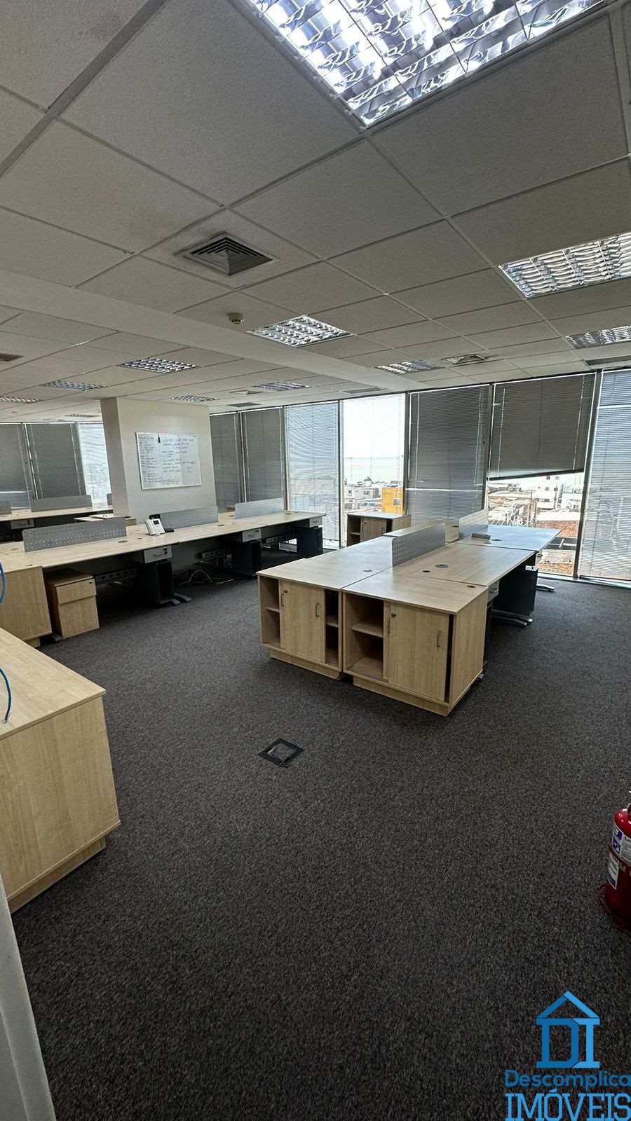 Conjunto Comercial-Sala para alugar com 4 quartos, 258m² - Foto 1