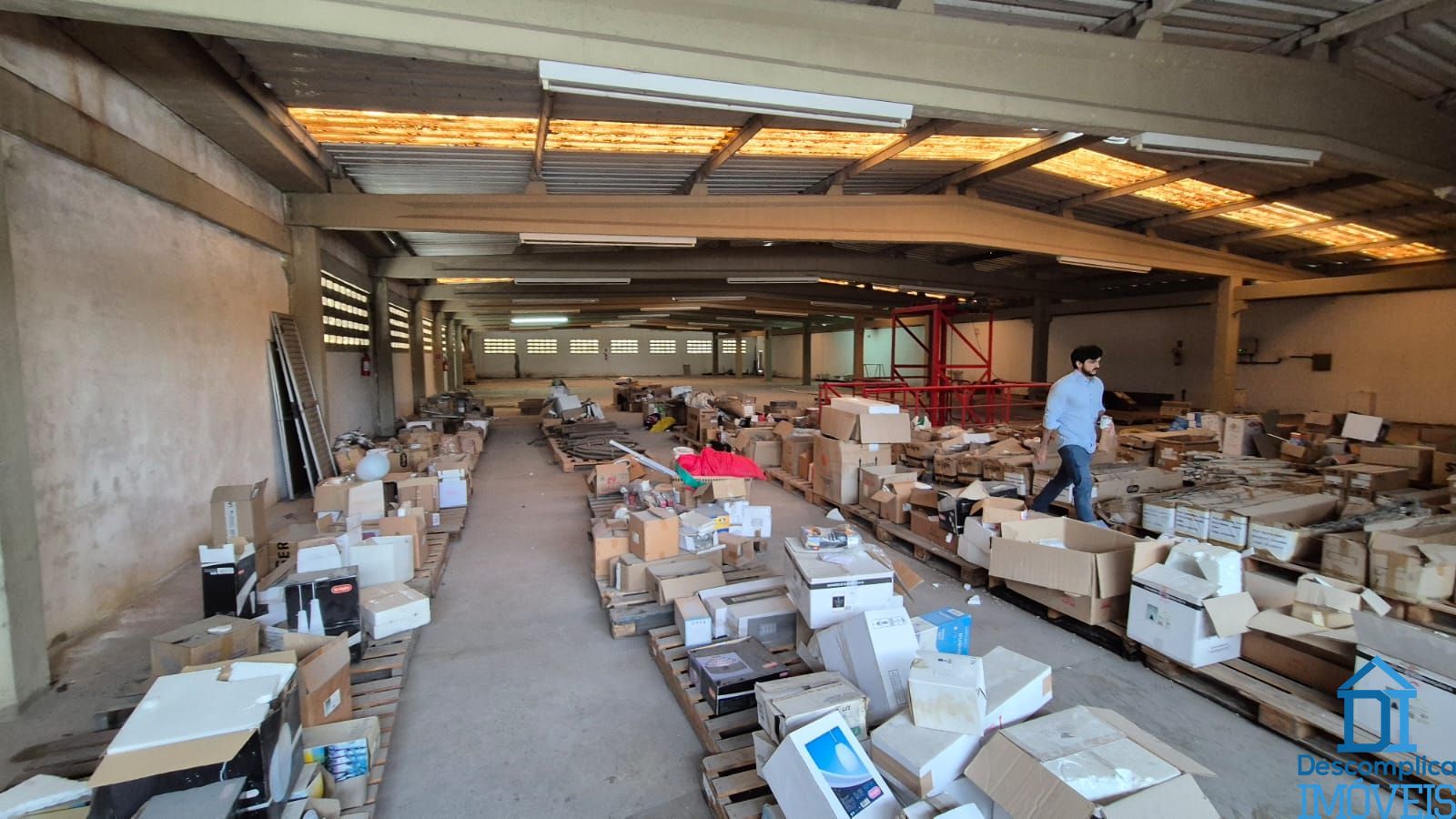 Depósito-Galpão-Armazém para alugar com 6 quartos, 2350m² - Foto 1