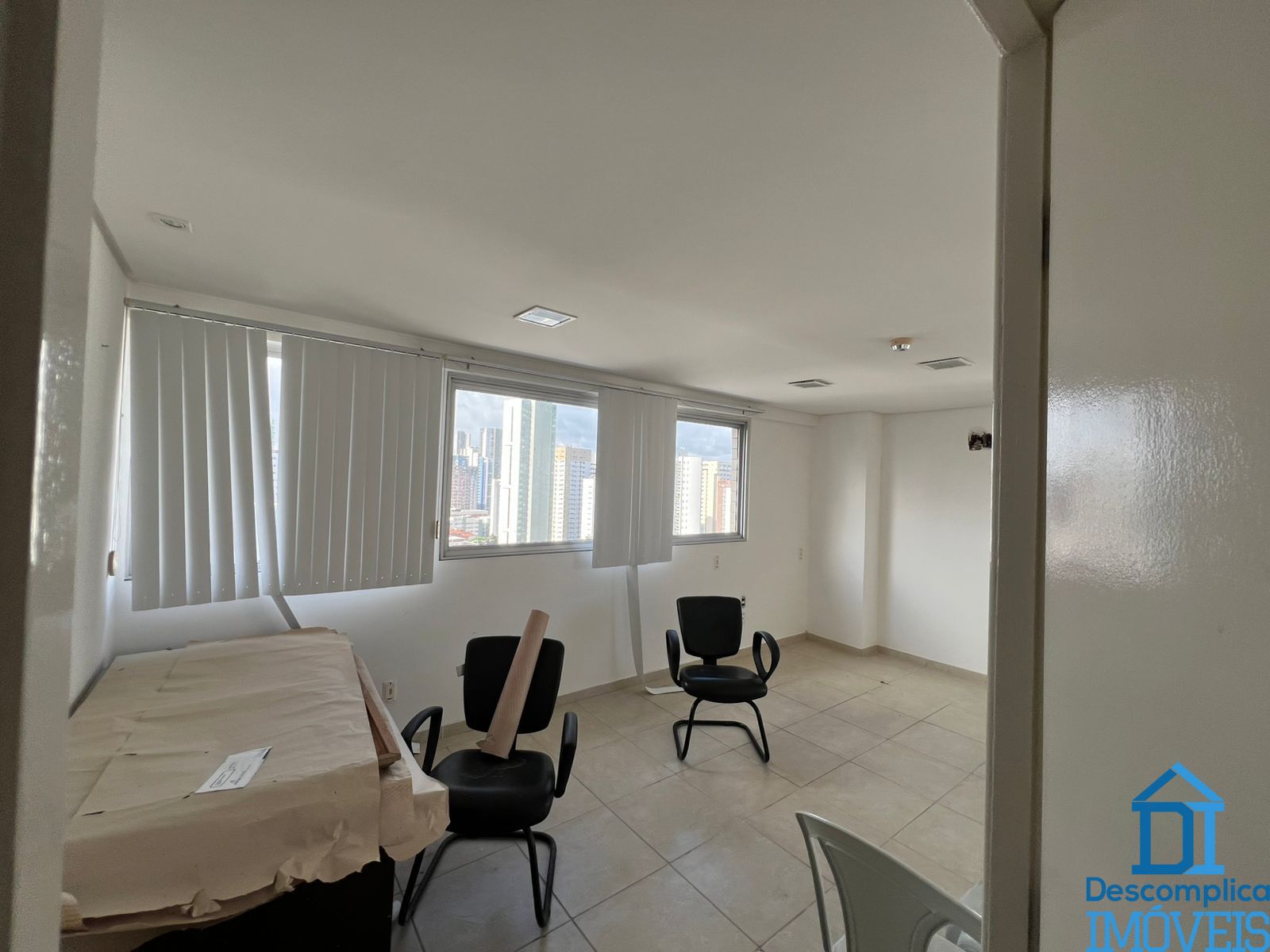 Conjunto Comercial-Sala para alugar com 3 quartos, 135m² - Foto 7