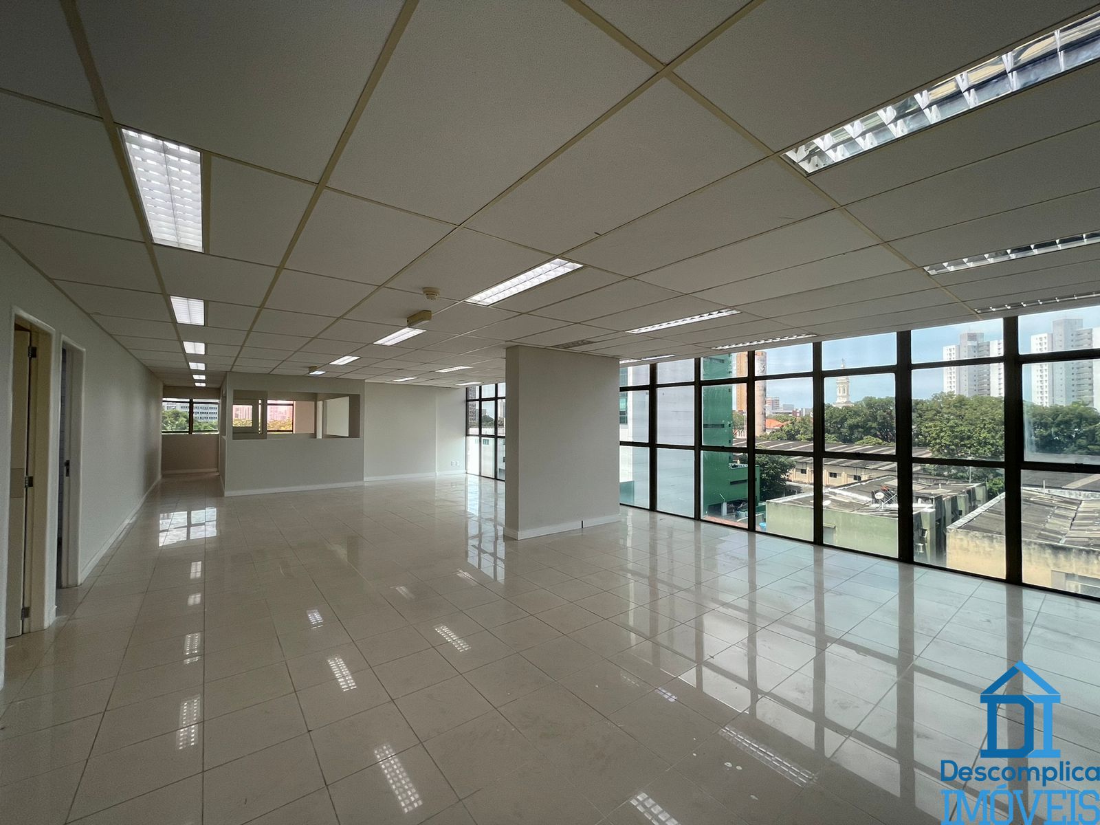 Conjunto Comercial-Sala para alugar com 6 quartos, 268m² - Foto 2