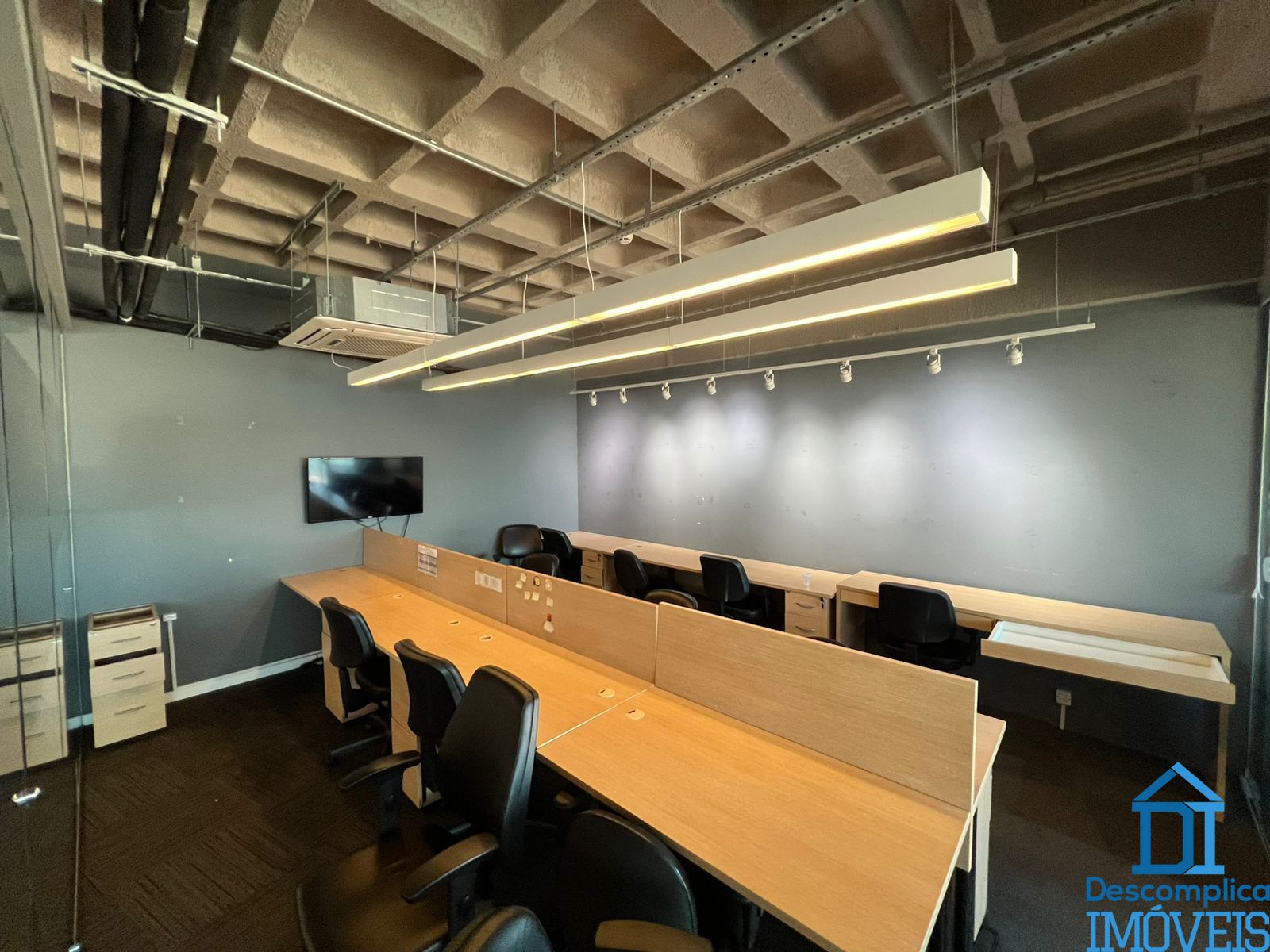 Conjunto Comercial-Sala para alugar com 8 quartos, 370m² - Foto 2