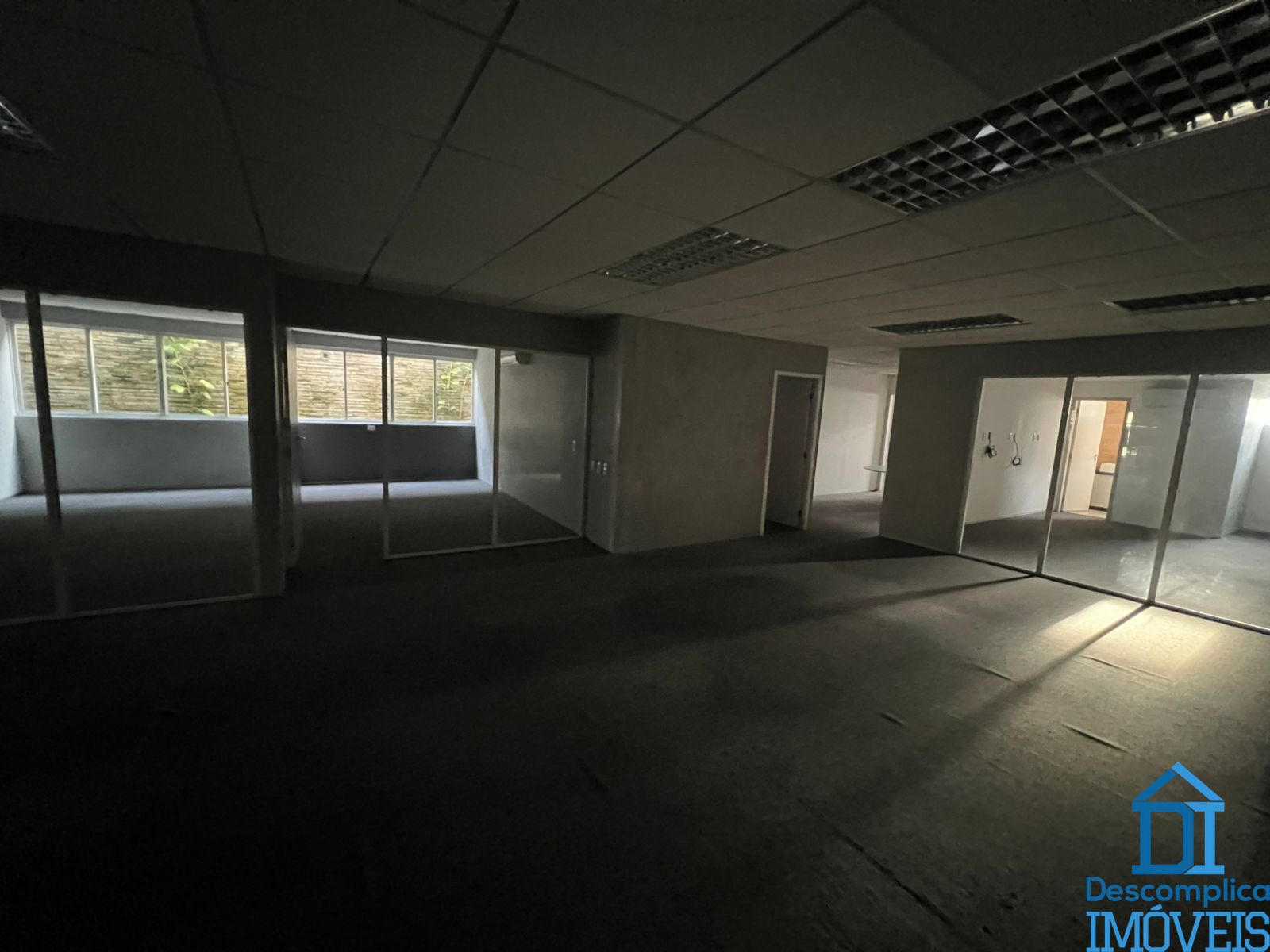 Conjunto Comercial-Sala para alugar com 3 quartos, 277m² - Foto 18