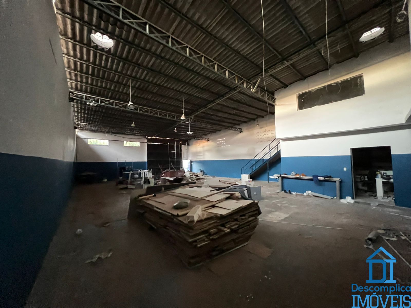 Depósito-Galpão-Armazém para alugar com 1 quarto, 250m² - Foto 1