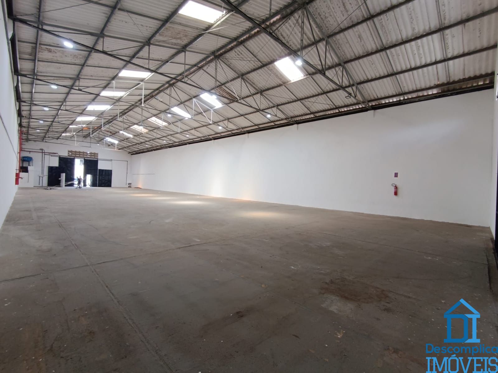 Depósito-Galpão-Armazém para alugar com 2 quartos, 690m² - Foto 1