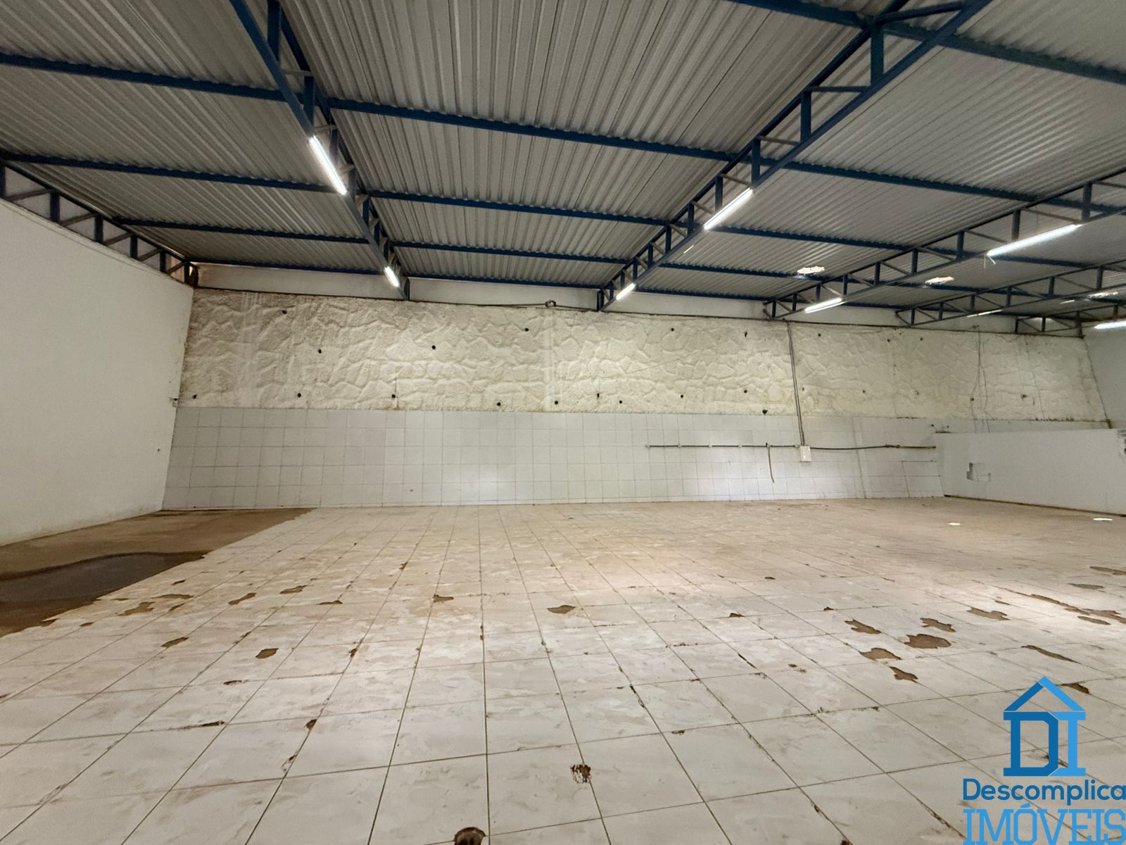 Depósito-Galpão-Armazém para alugar com 3 quartos, 600m² - Foto 1