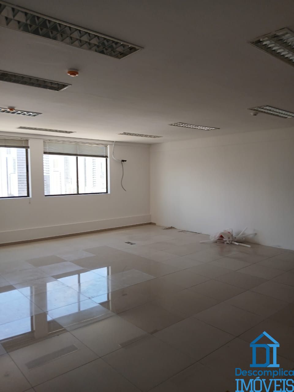 Conjunto Comercial-Sala para alugar com 2 quartos, 74m² - Foto 3