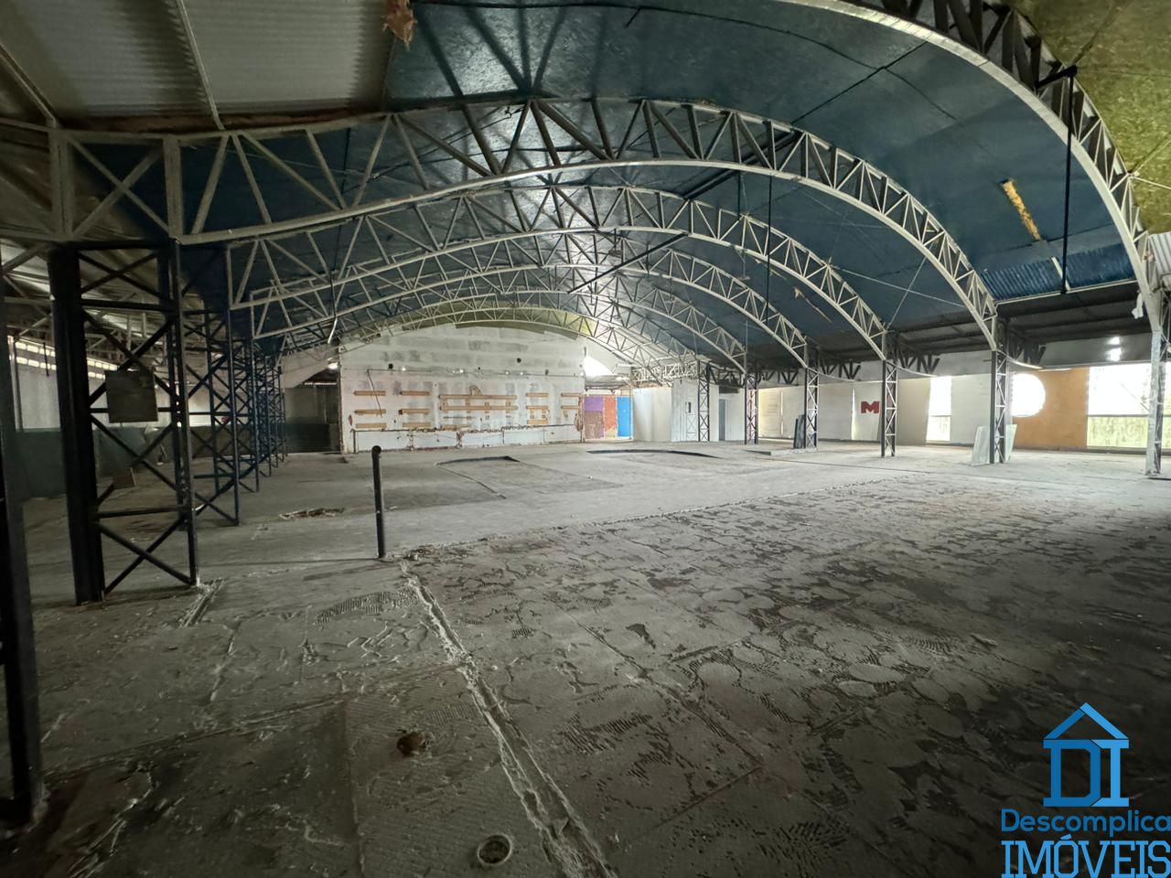 Loja-Salão para alugar com 5 quartos, 1800m² - Foto 3