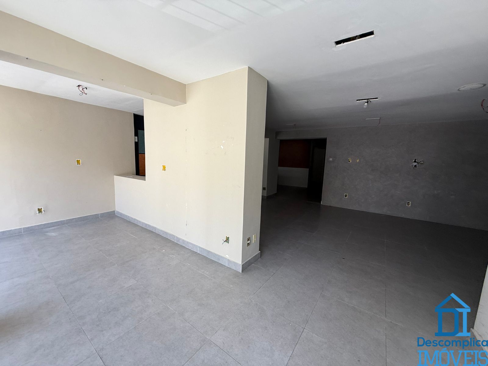 Loja-Salão para alugar com 8 quartos, 734m² - Foto 2