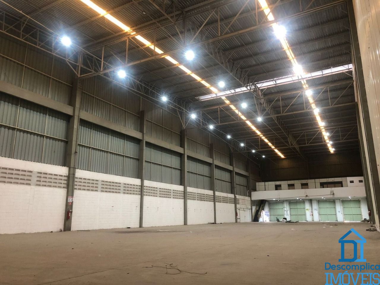 Depósito-Galpão-Armazém para alugar com 2 quartos, 1575m² - Foto 1