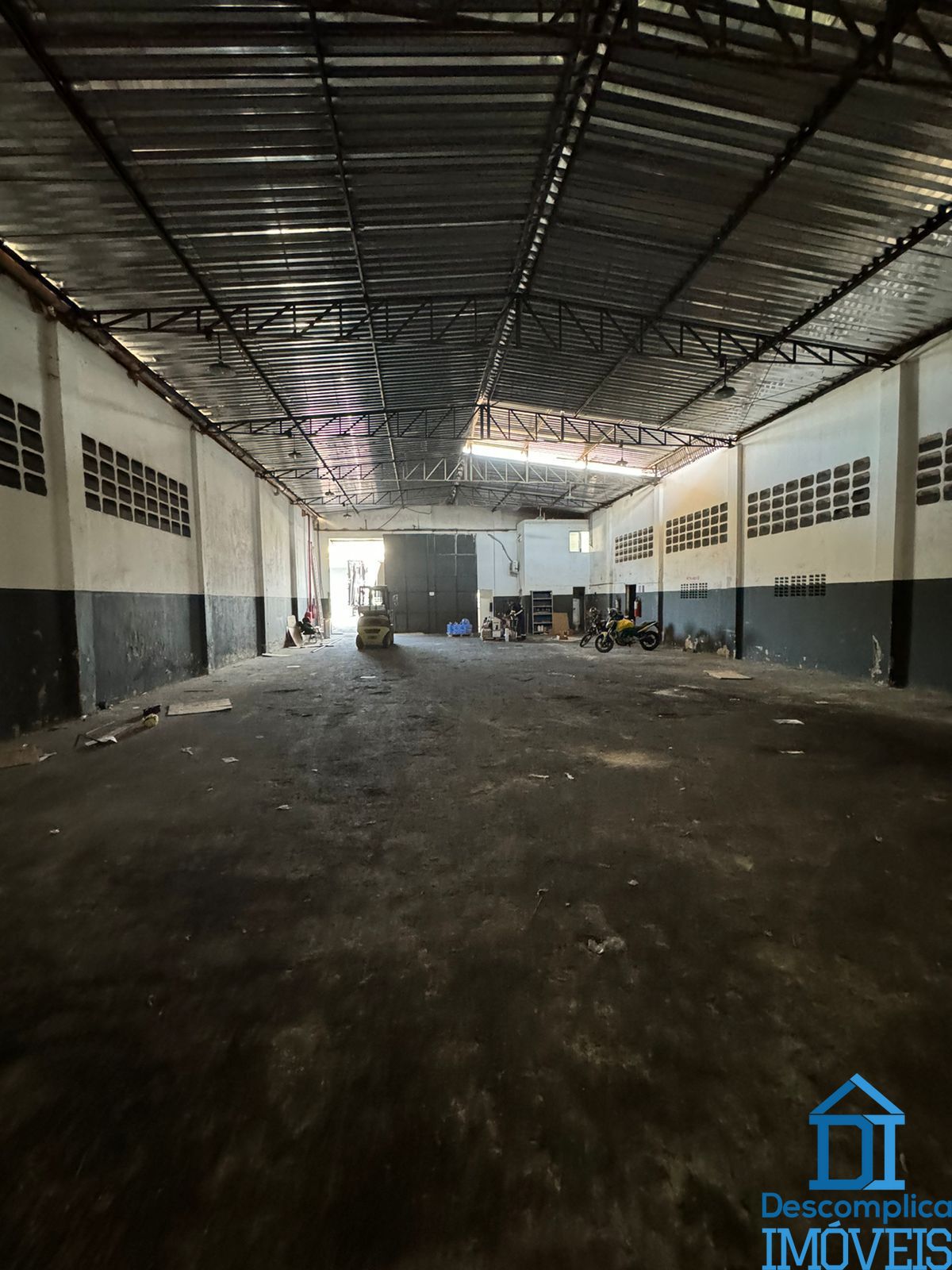 Depósito-Galpão-Armazém para alugar com 3 quartos, 500m² - Foto 1