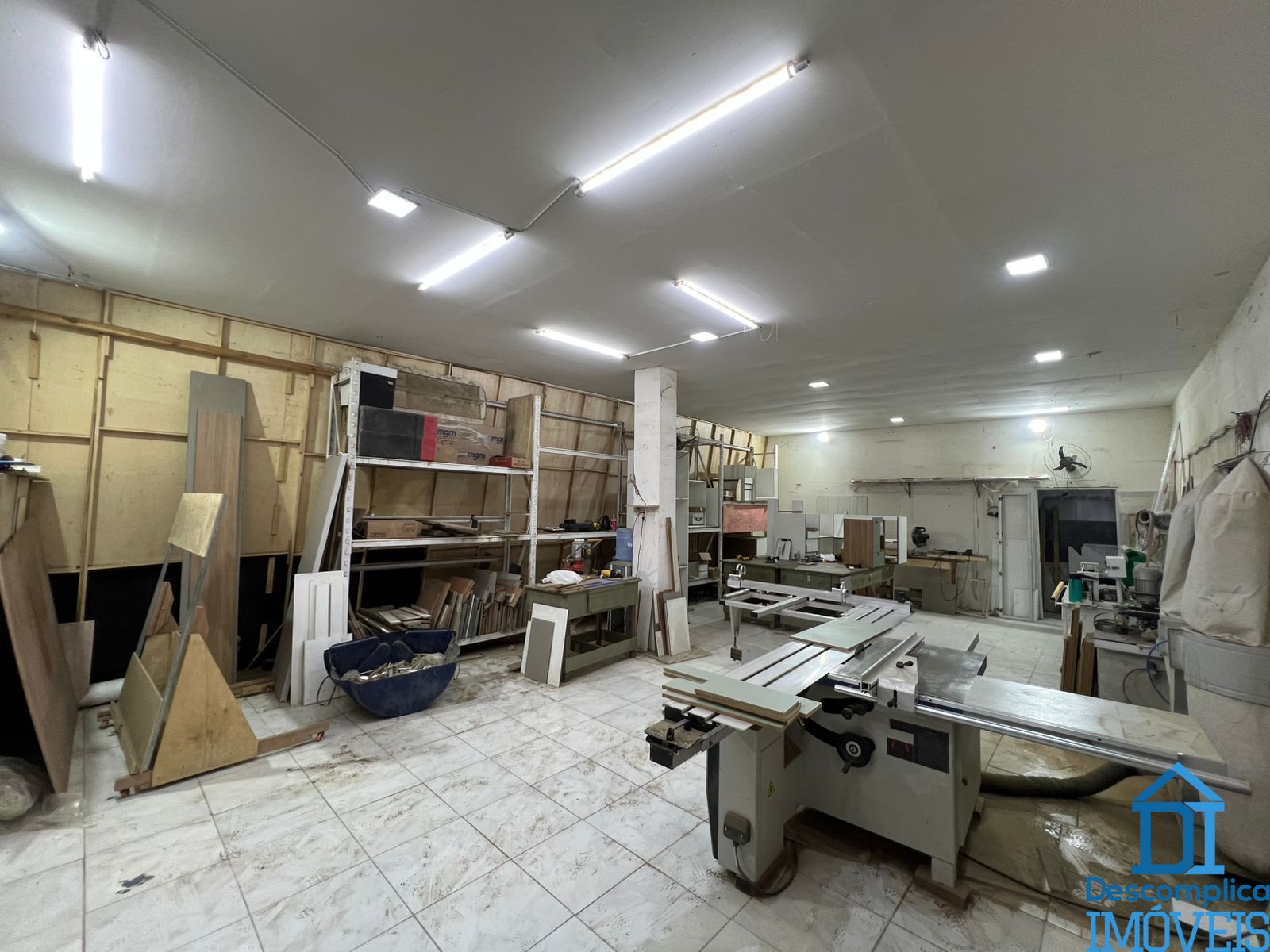 Loja-Salão para alugar com 3 quartos, 300m² - Foto 11