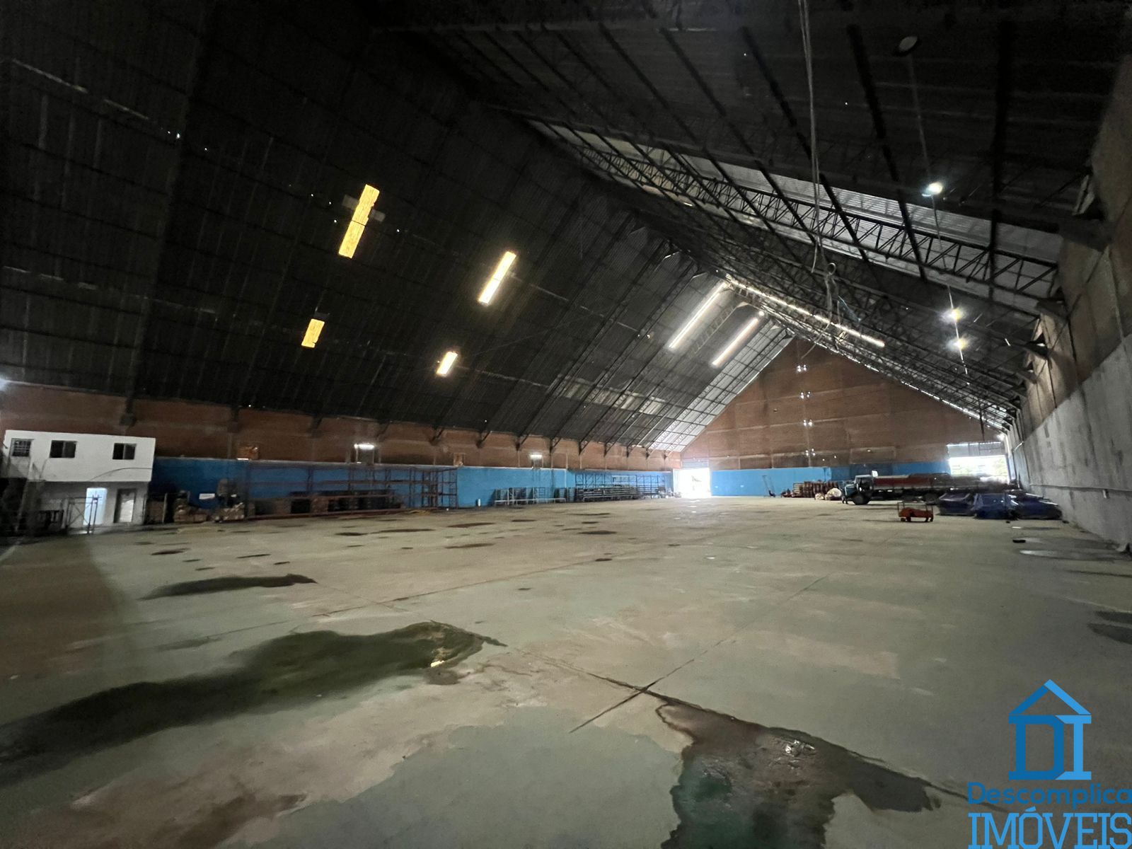 Depósito-Galpão-Armazém para alugar com 3 quartos, 3800m² - Foto 1