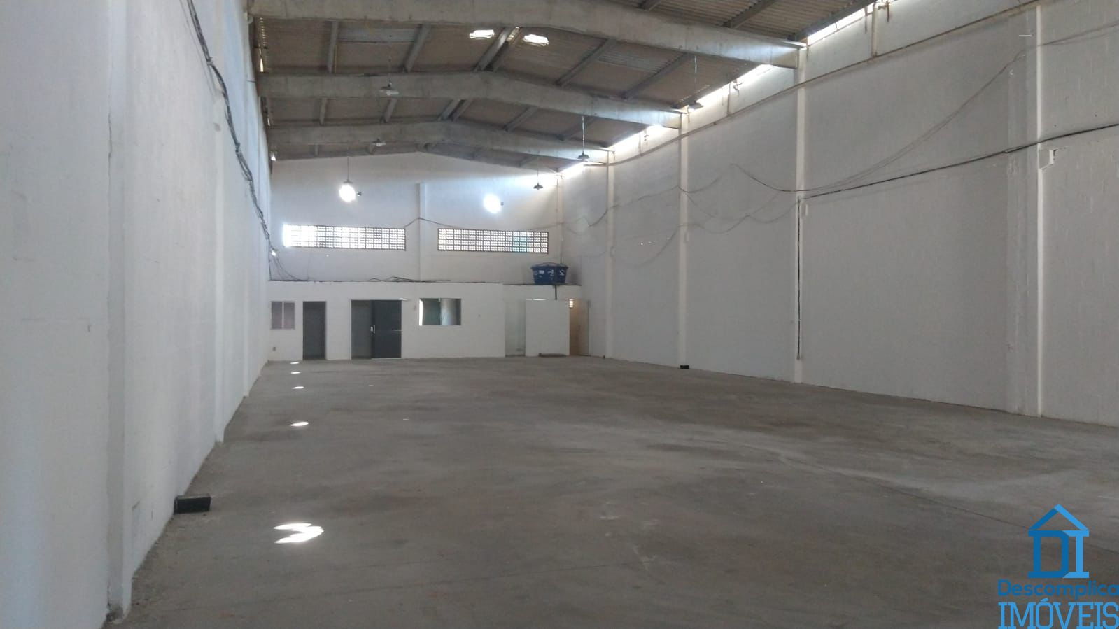 Depósito-Galpão-Armazém para alugar com 3 quartos, 500m² - Foto 1