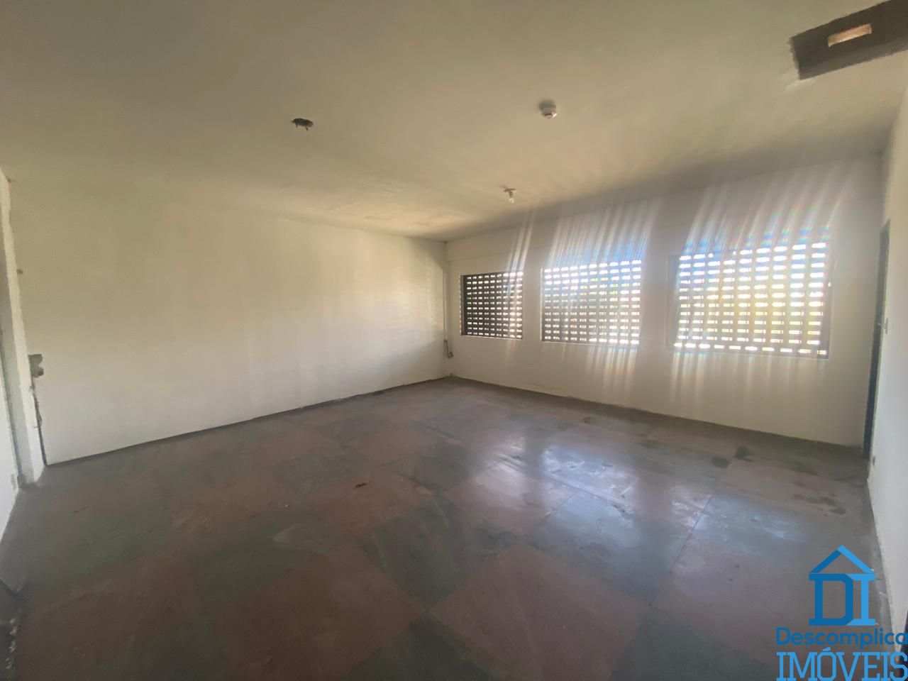 Depósito-Galpão-Armazém para alugar com 6 quartos, 1750m² - Foto 2