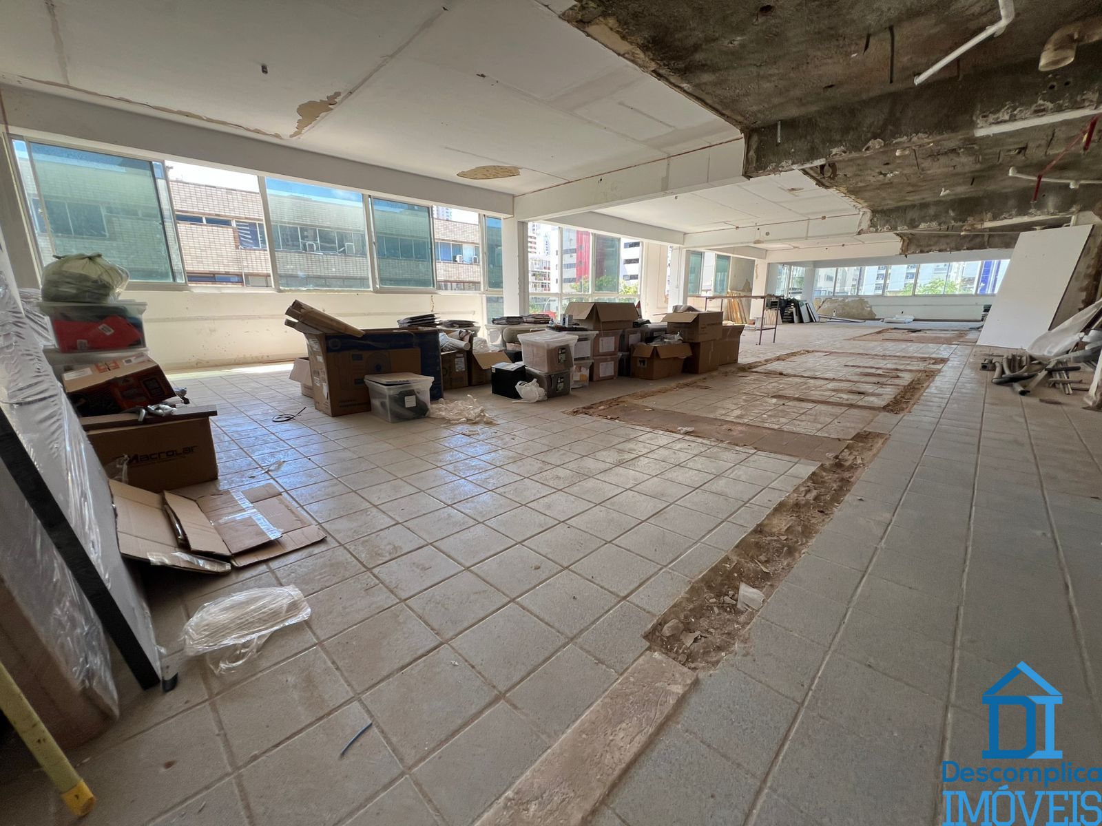 Conjunto Comercial-Sala para alugar com 1 quarto, 215m² - Foto 2