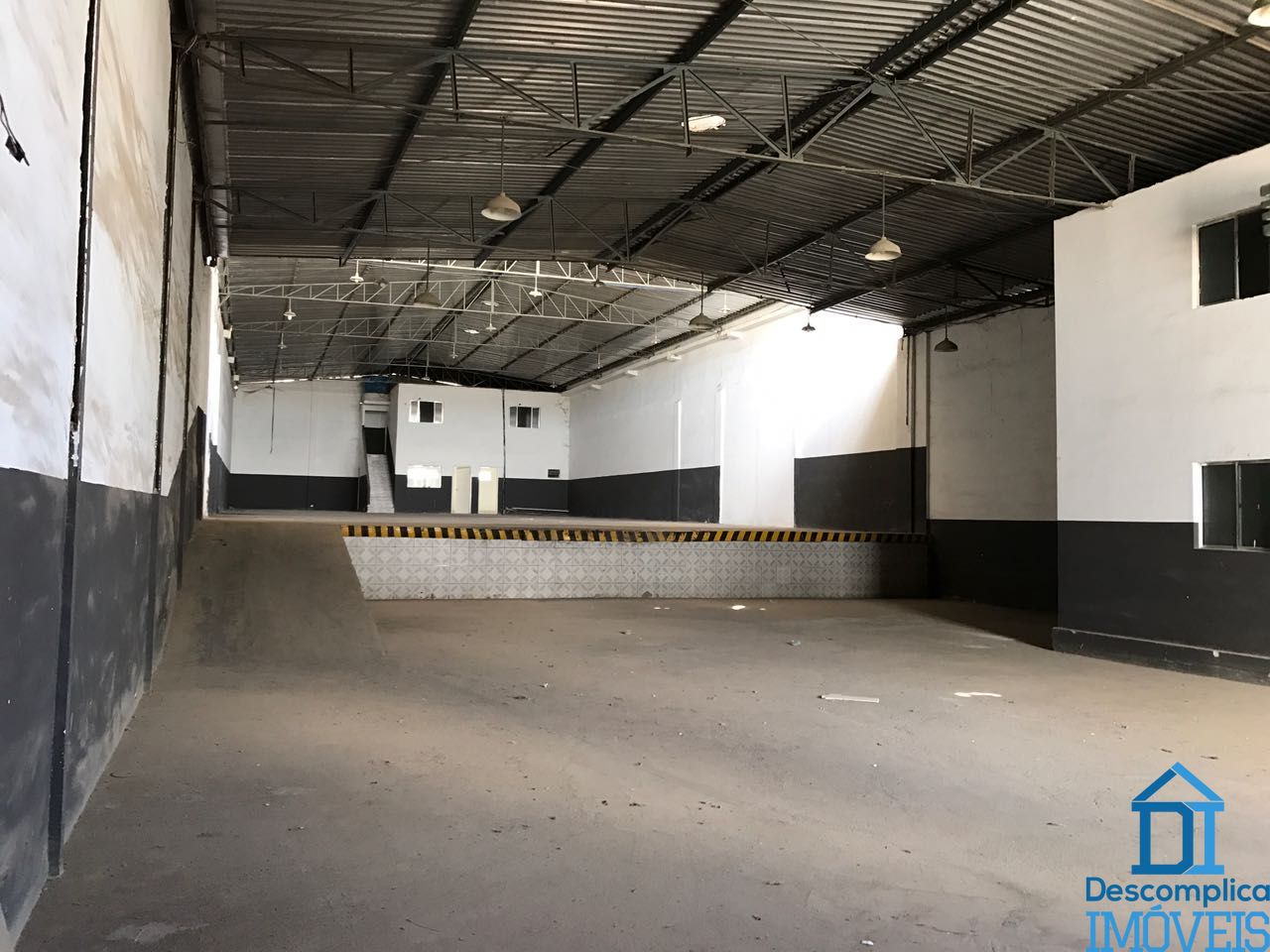 Depósito-Galpão-Armazém para alugar com 4 quartos, 800m² - Foto 4