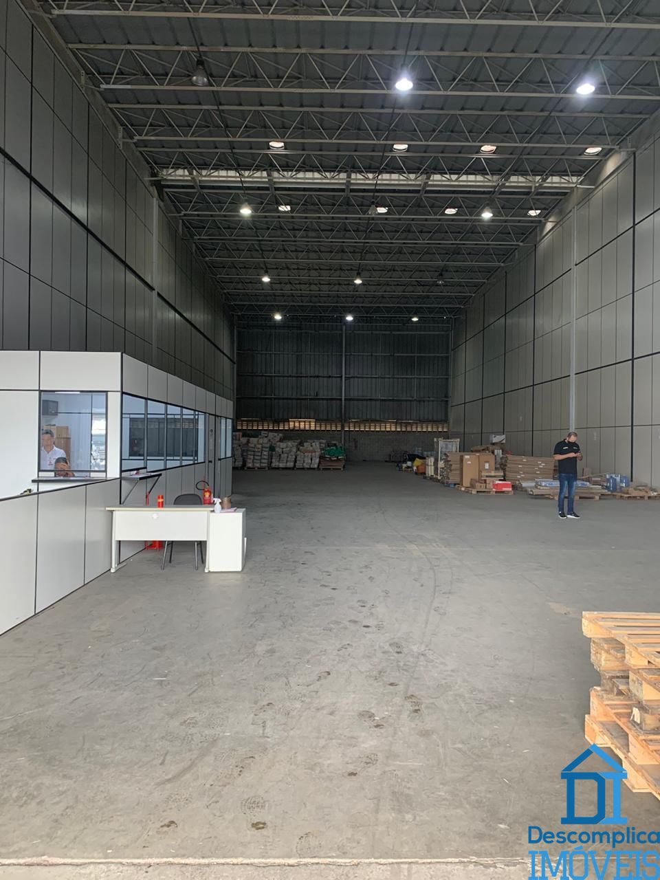 Depósito-Galpão-Armazém para alugar com 1 quarto, 4305m² - Foto 1