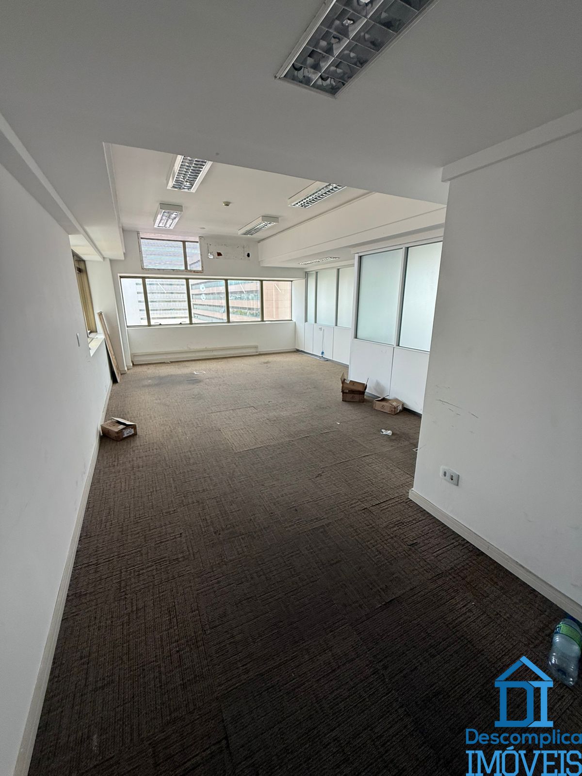 Conjunto Comercial-Sala para alugar com 13 quartos, 362m² - Foto 2