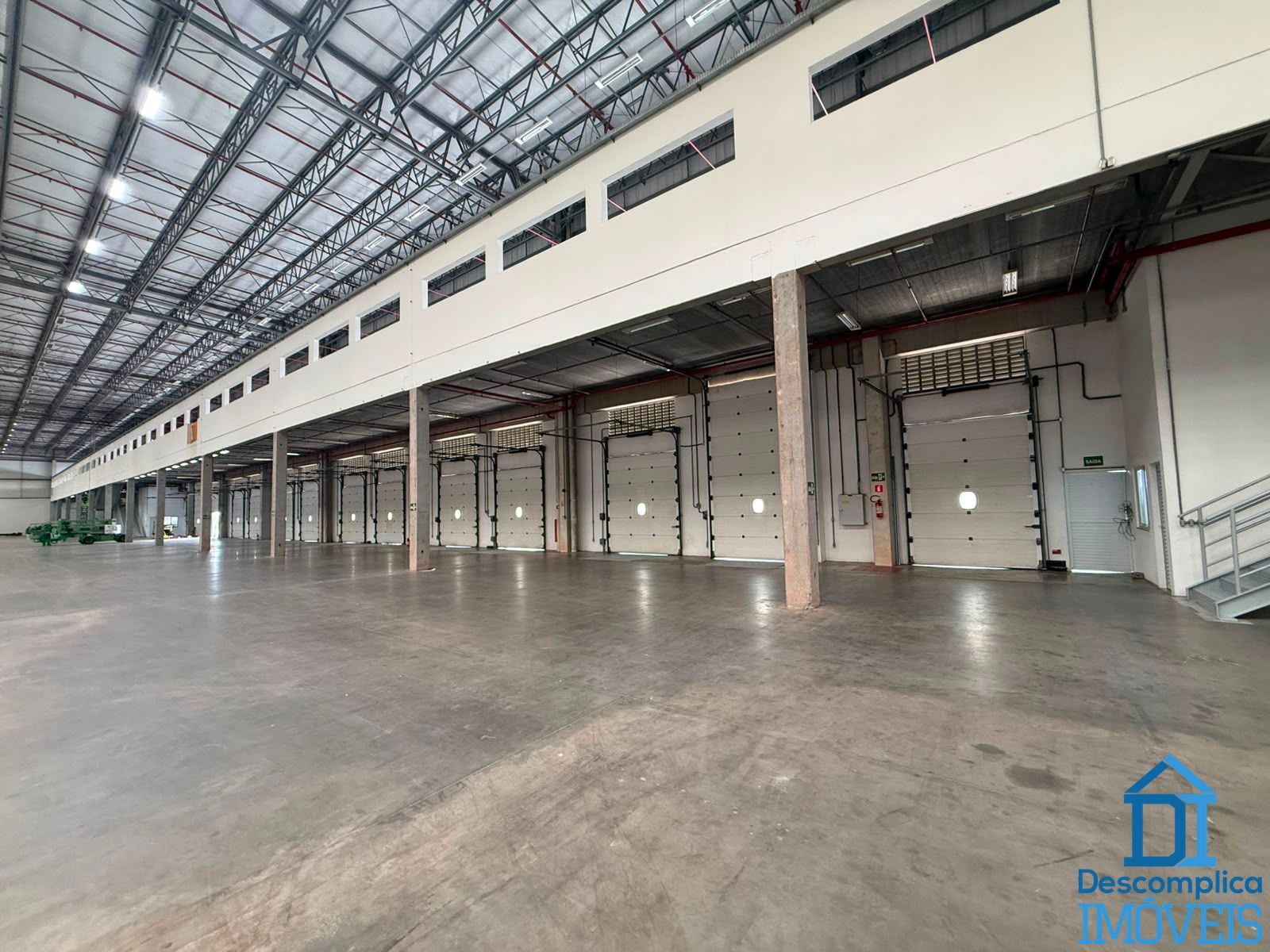 Depósito-Galpão, 8361 m² - Foto 1