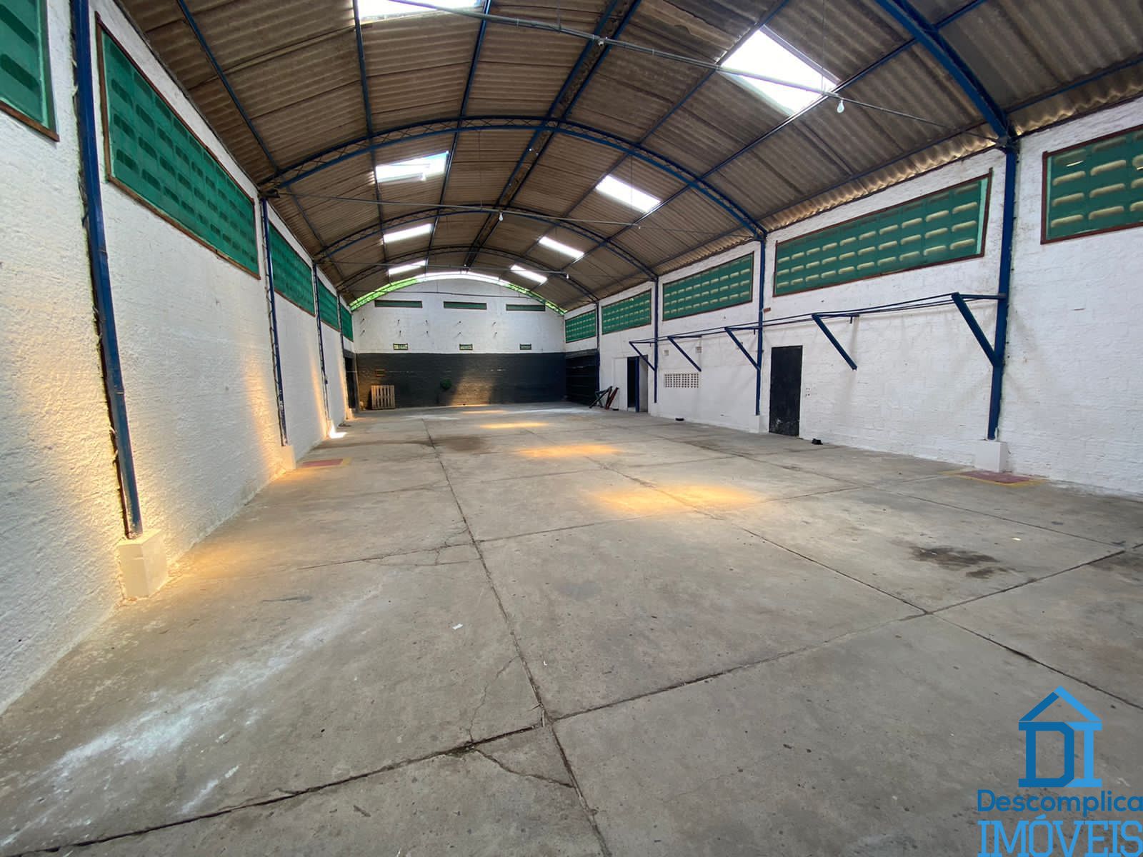 Depósito-Galpão-Armazém para alugar com 2 quartos, 300m² - Foto 1