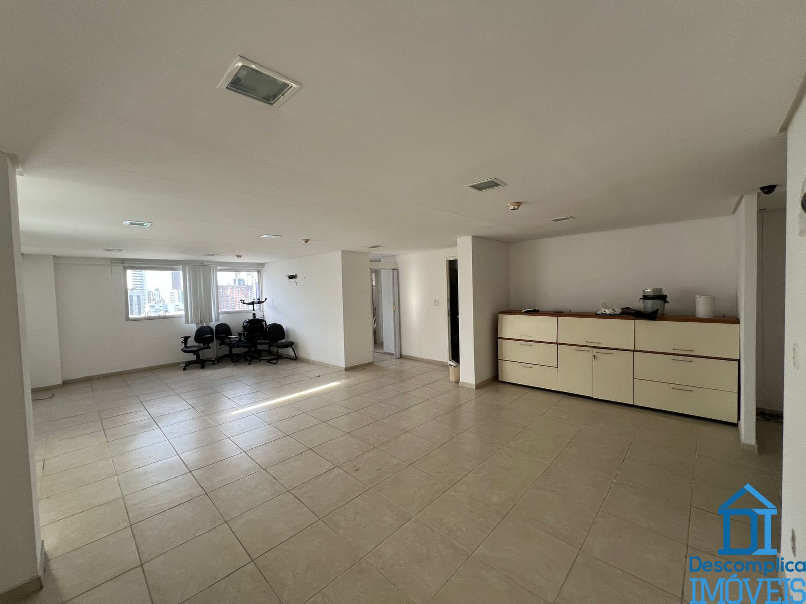 Conjunto Comercial-Sala para alugar com 3 quartos, 135m² - Foto 1