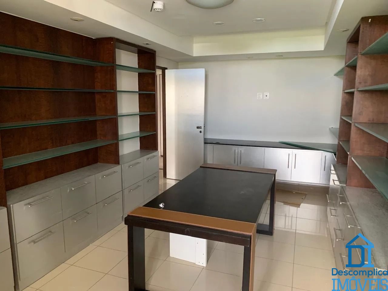 Conjunto Comercial-Sala para alugar com 5 quartos, 240m² - Foto 2