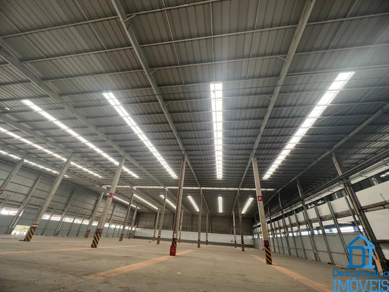 Depósito-Galpão-Armazém para alugar com 8 quartos, 7050m² - Foto 3