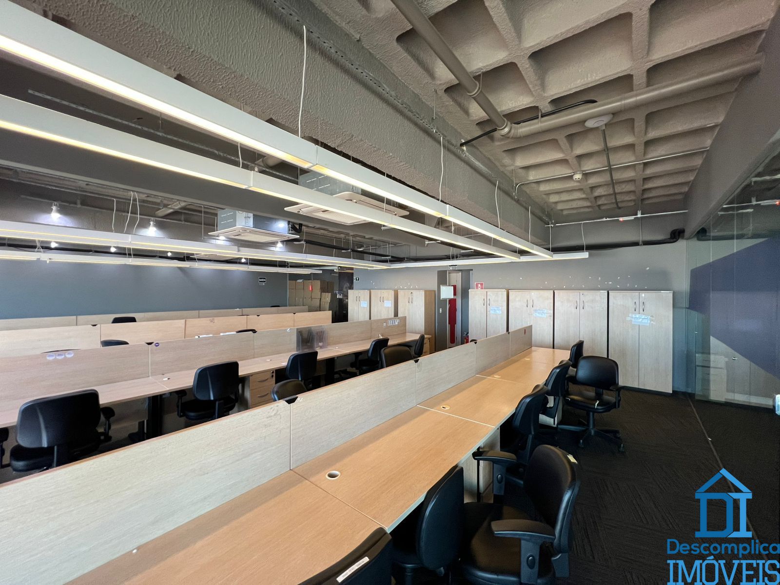 Conjunto Comercial-Sala para alugar com 8 quartos, 370m² - Foto 1